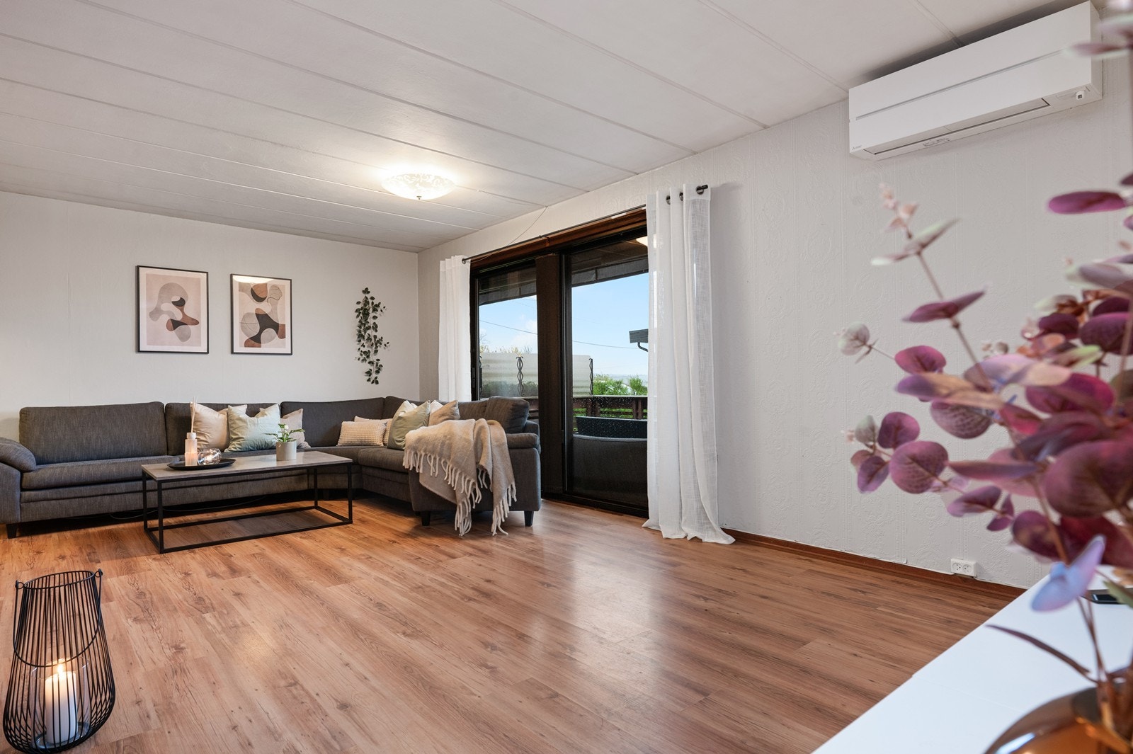 Stuen er utstyrt med varmepumpe. Galleribilde