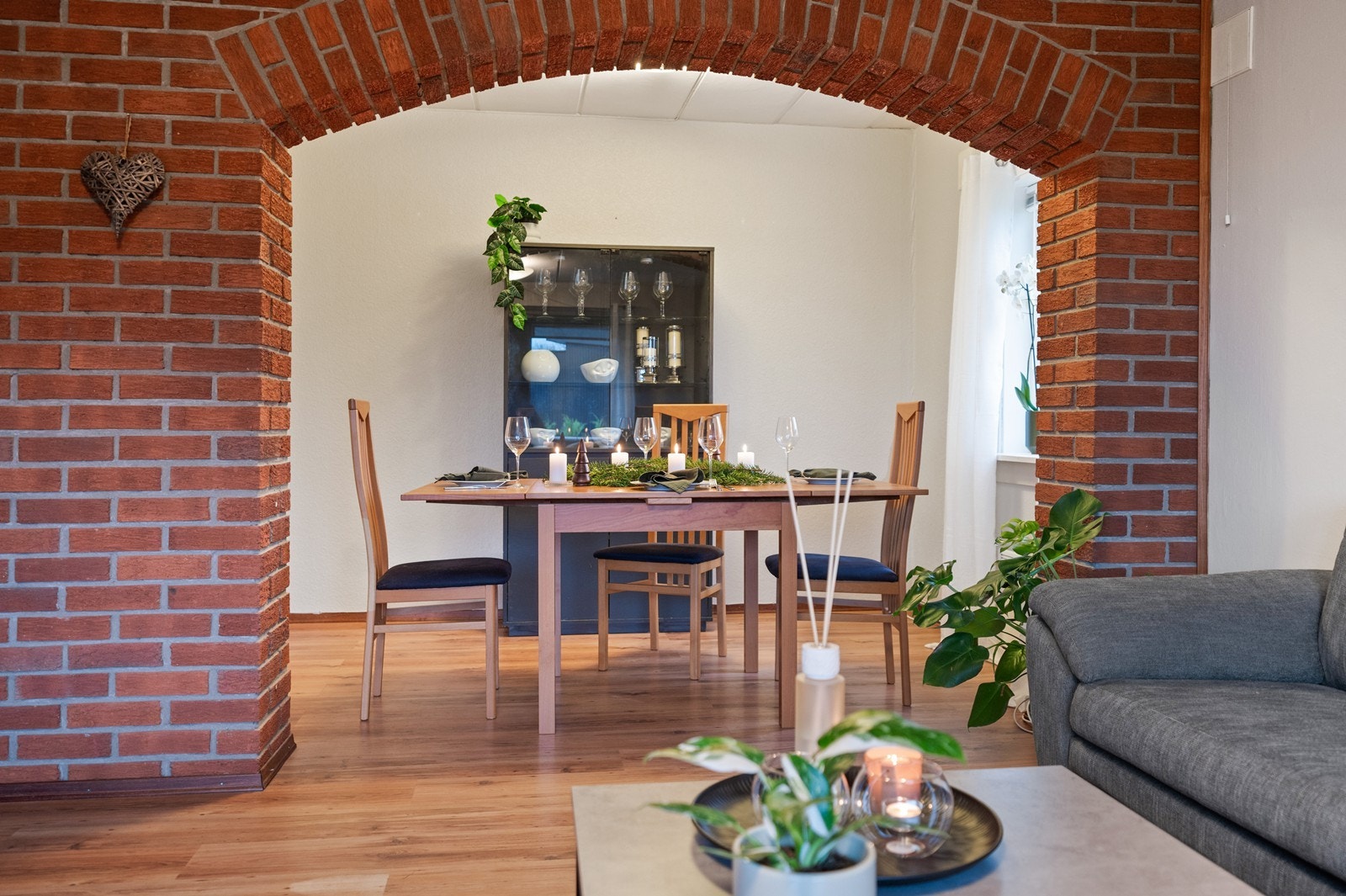 Trivelig spisestue med plass til hele familien. Galleribilde