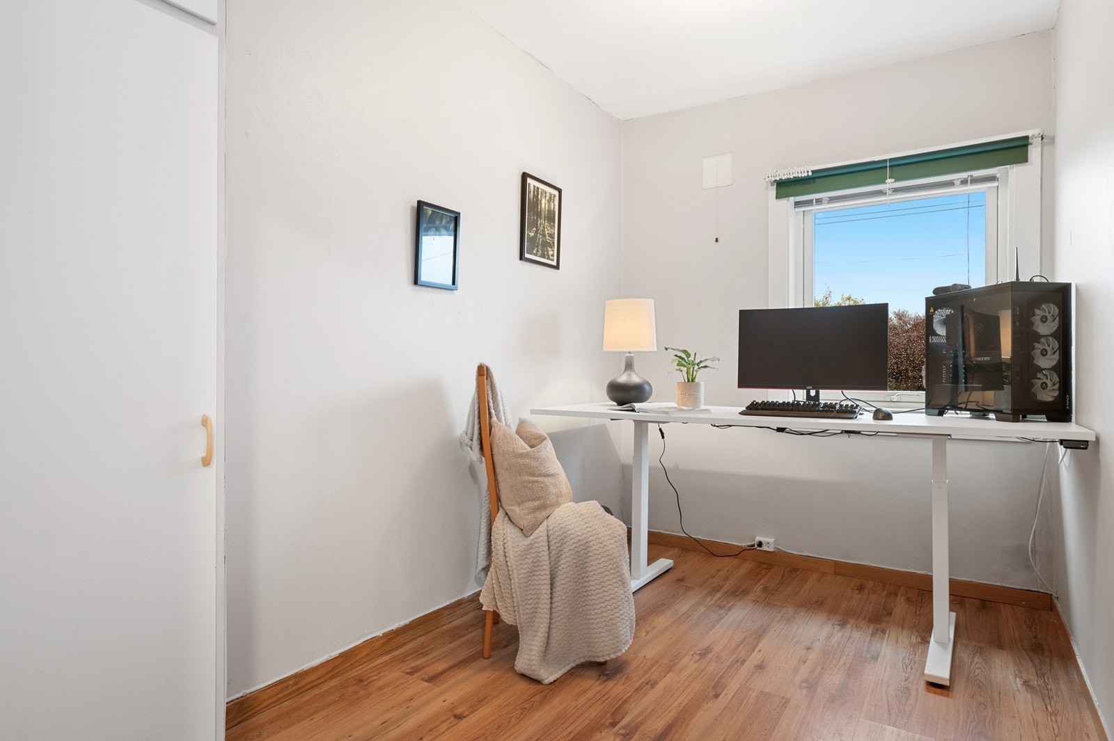 Soverom nr 2 som egner seg godt som barnerom, gjesterom eller kontor. Galleribilde