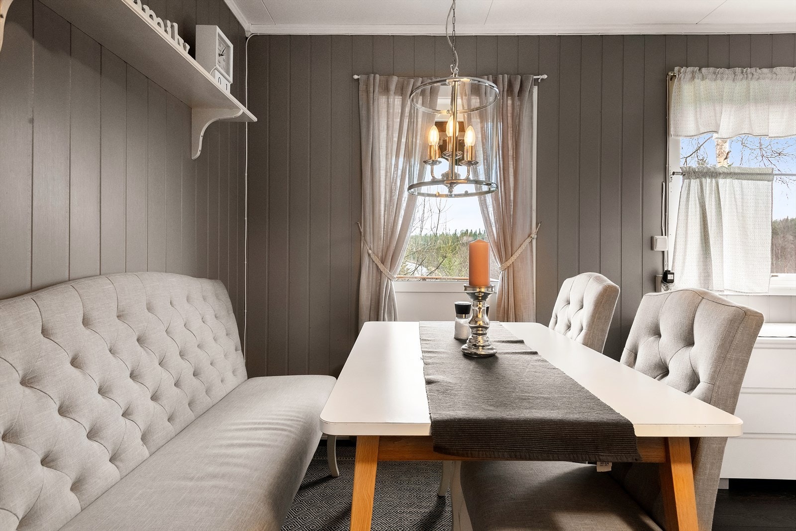 Spisestue på kjøkkenet. Her går du ut til altanen. Galleribilde