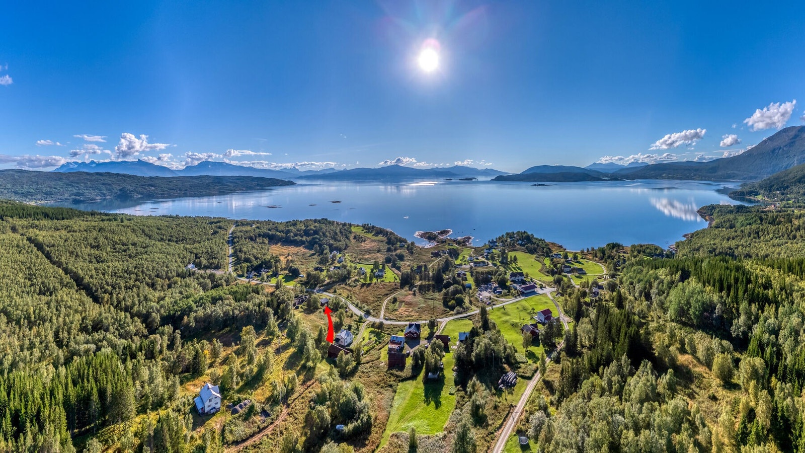Velkommen til Forraveien 106! Fritidsbolig med flott beliggenhet i vakre Østervik. Galleribilde
