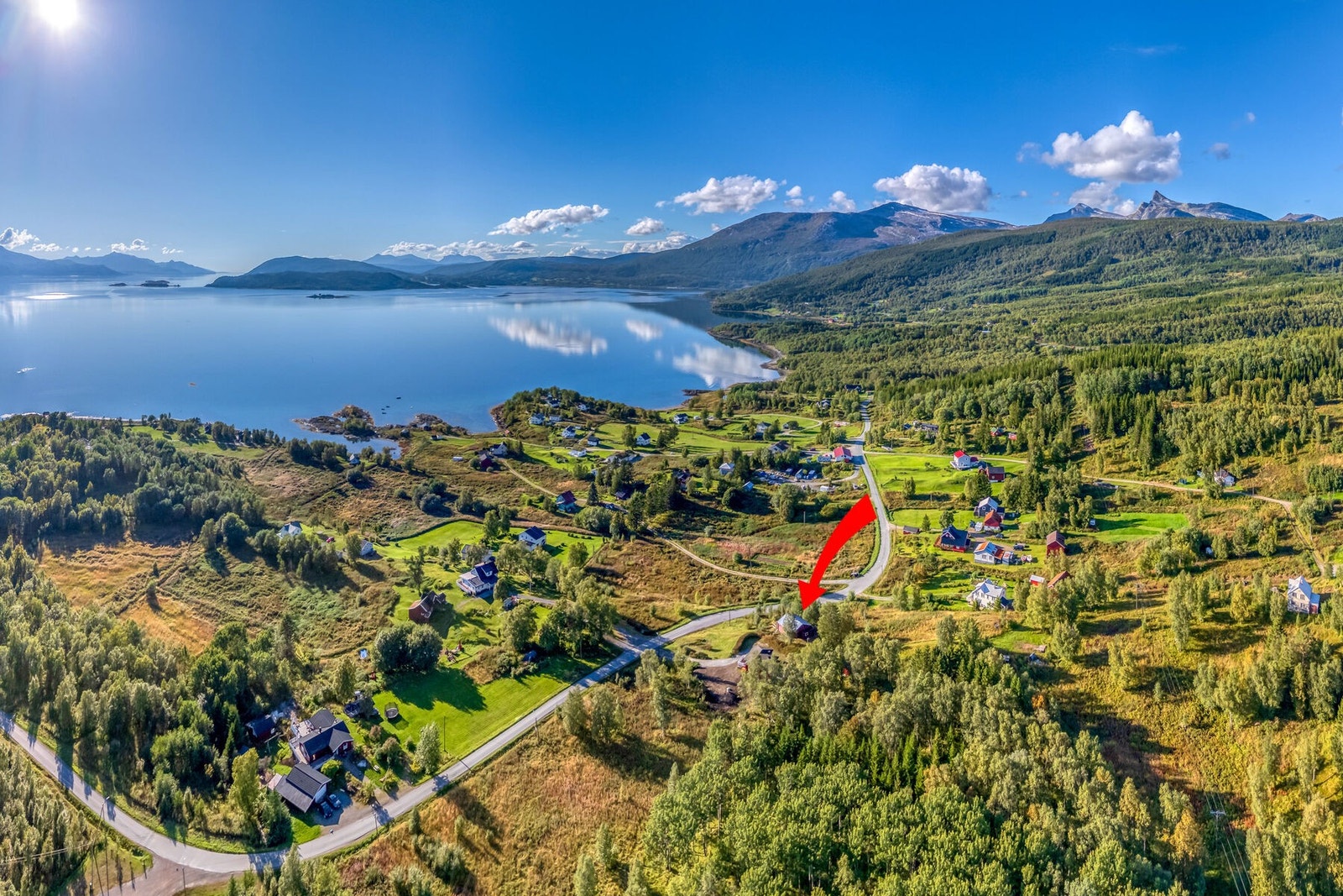 I Østervik er det gode turmuligheter langs vei, til fjells eller til havs. Galleribilde