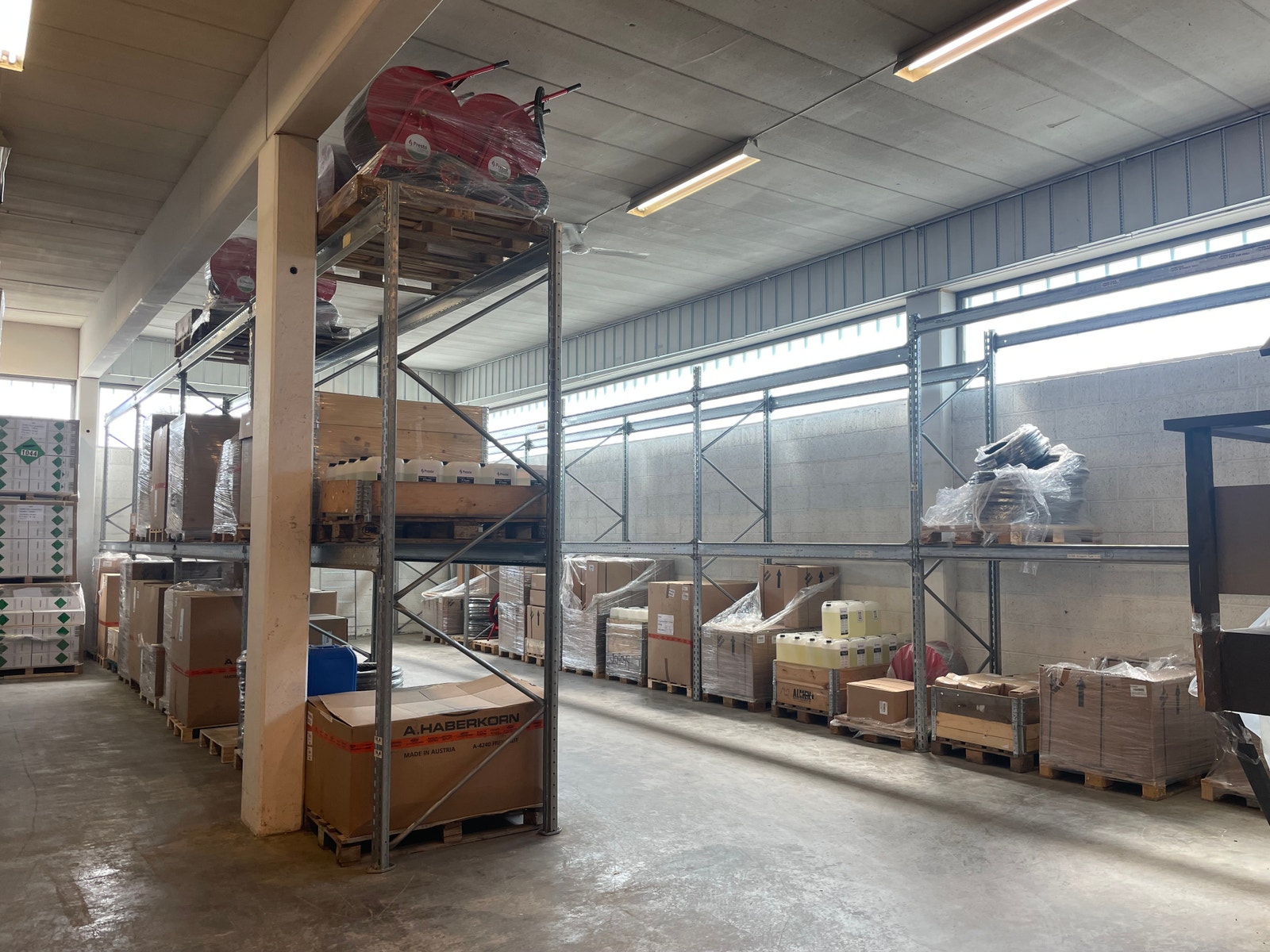 Ca. 400 - 460 cm takhøyde. Galleribilde