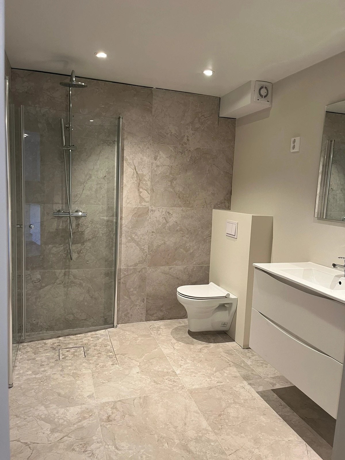 3-roms utleiedel baderom.jpg Galleribilde