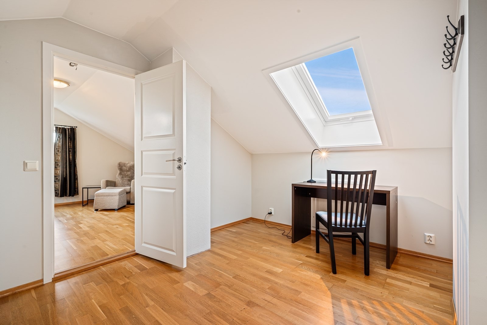 Innredet rom hems benyttet som kontor Galleribilde