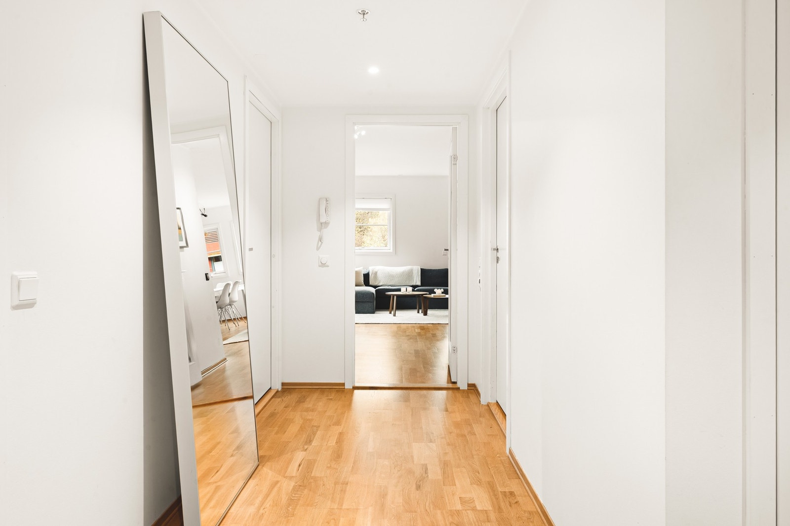 Leiligheten har en god planløsning, fra gangen har man tilkomst til alle rommene i leiligheten. Galleribilde