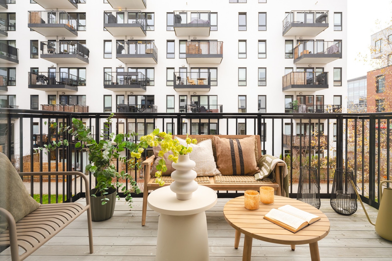 Uteplassen er på 7 kvm og gir med det plass til balkongmøblement, grill og beplantning. Galleribilde