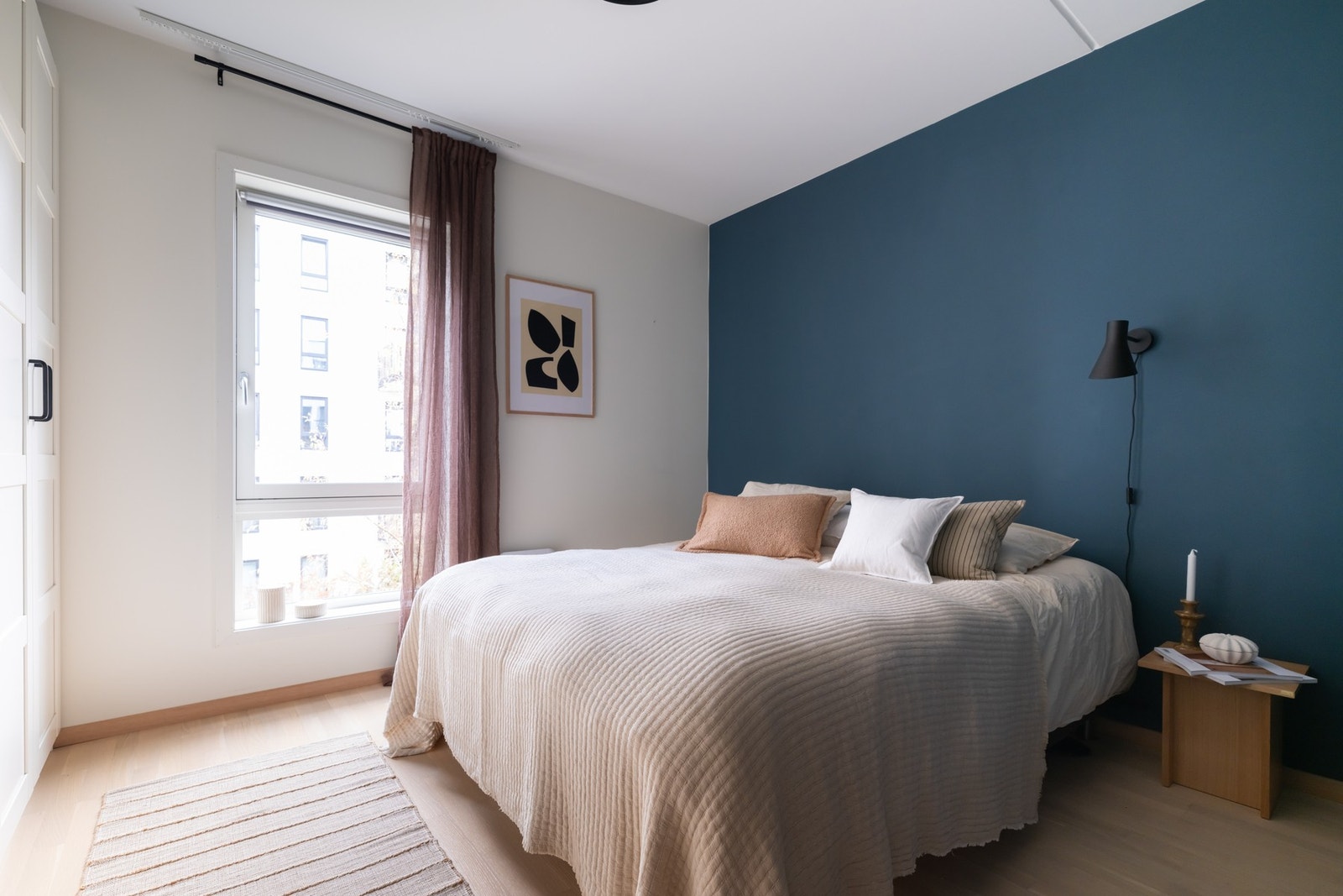 Boligens soverom er av god størrelse. Galleribilde