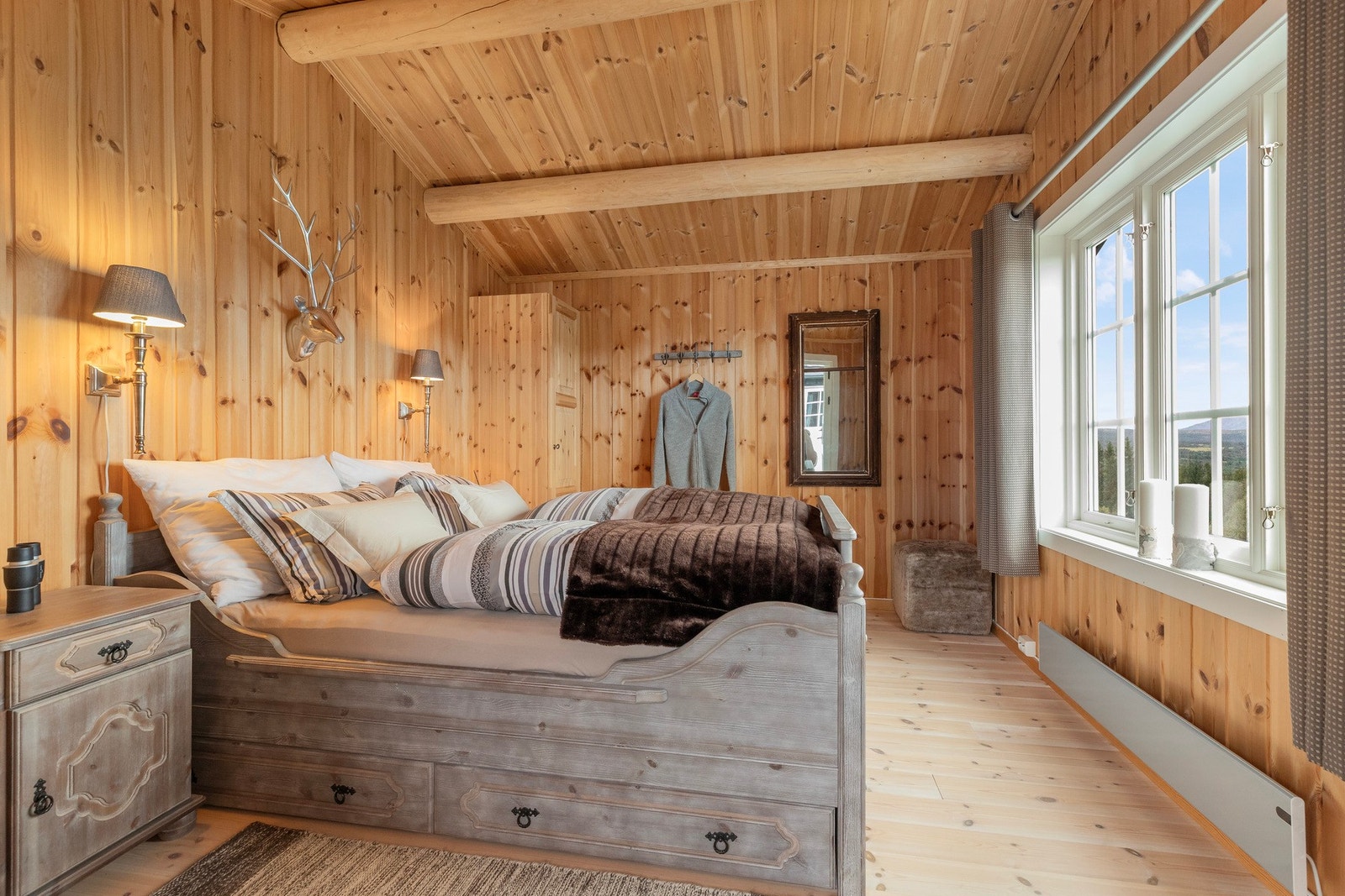 Annekset på eiendommen ble oppført i 2011, og er delt i to deler. Den ene delen består av et ekstra soverom som i dag er møblert med dobbeltseng Galleribilde