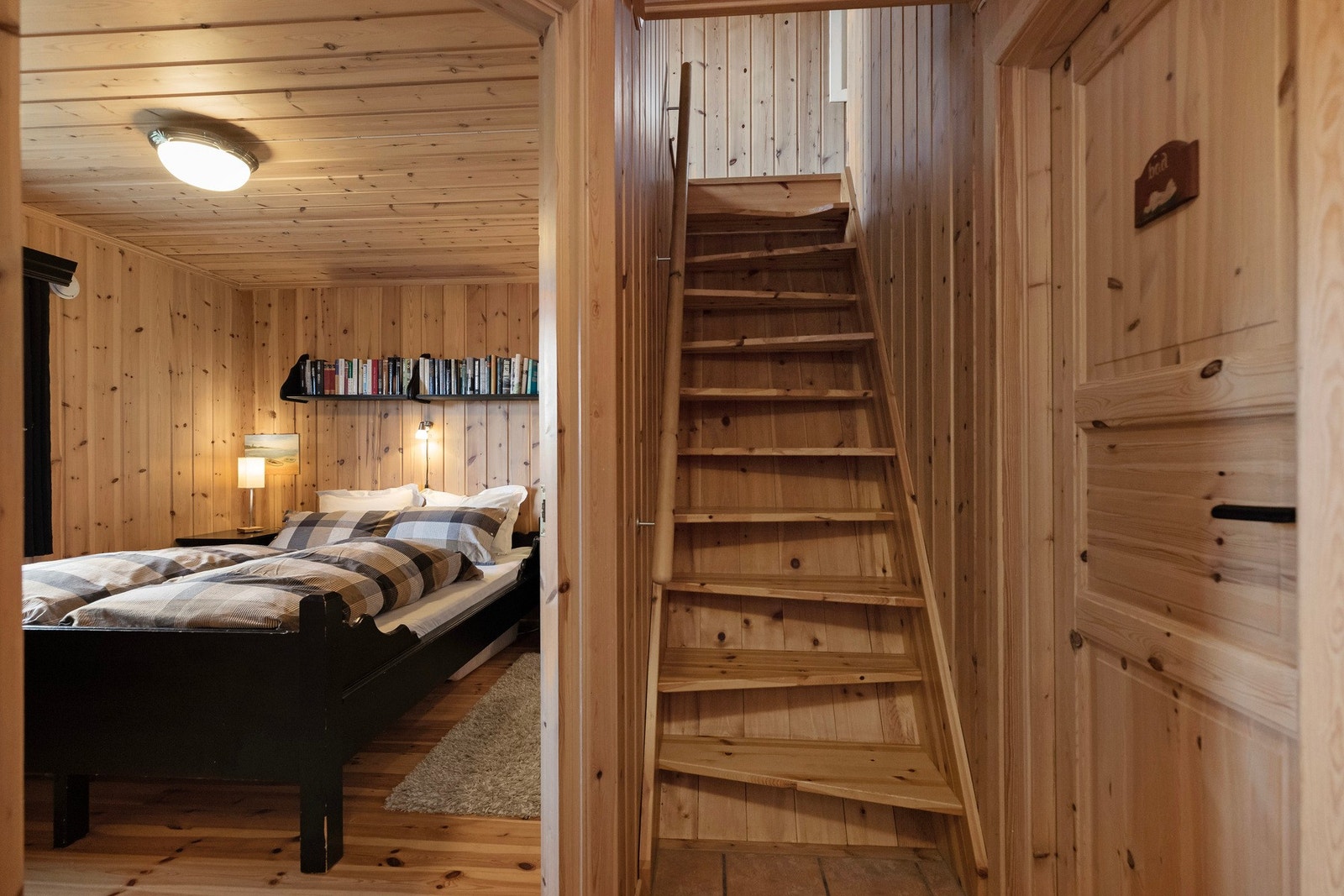 I hyttas hoveddel finner man tre soverom Galleribilde