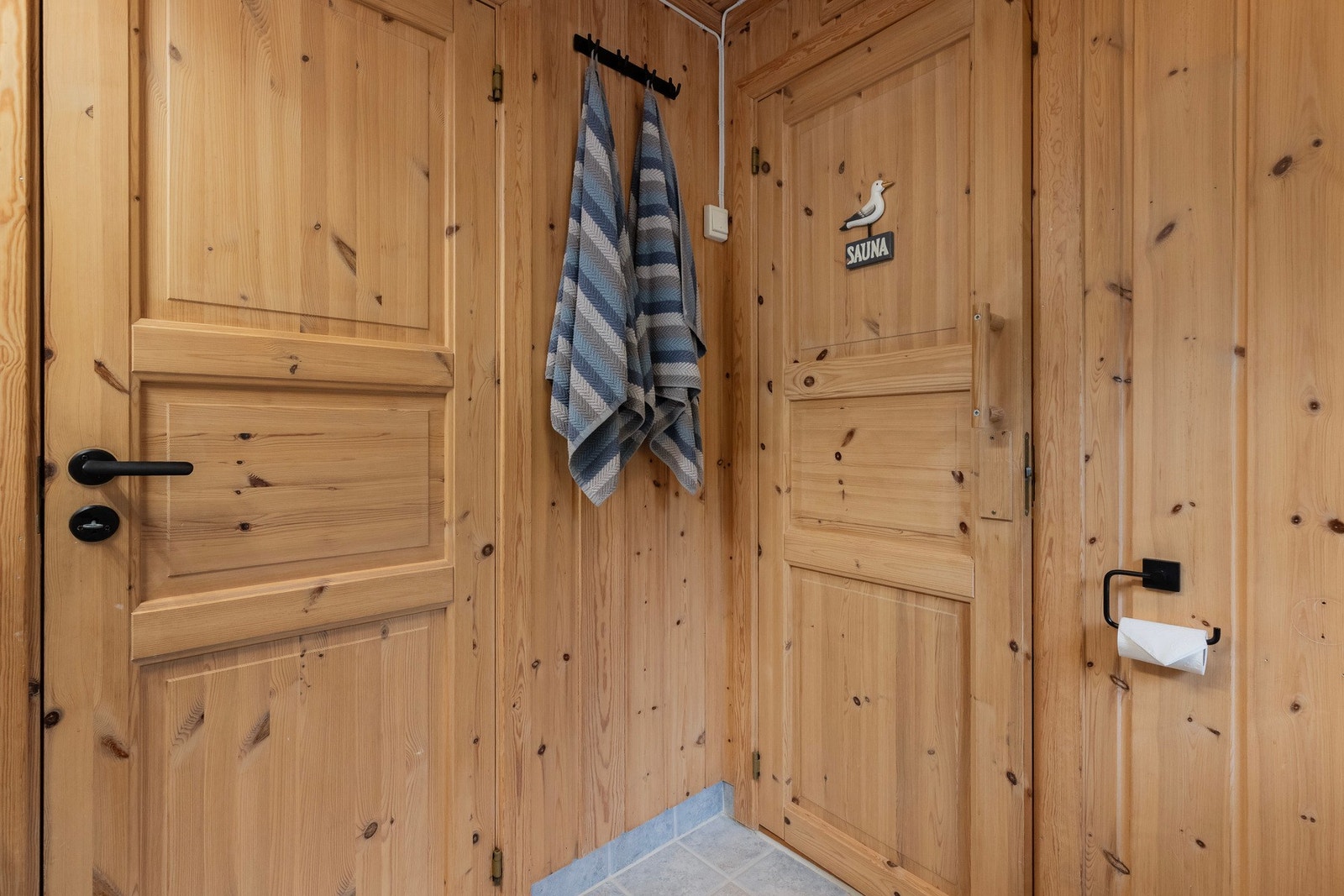 I tilknytning til badet finner man også badstue med elektrisk badstueovn Galleribilde