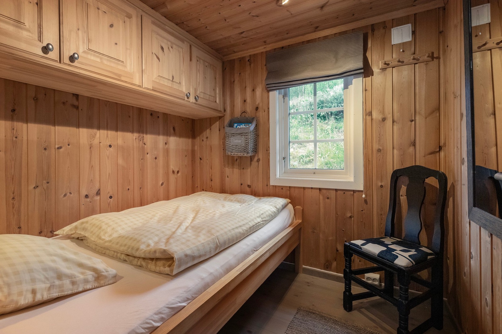 Soverom 2 er i dag møblert med stor enkeltseng Galleribilde