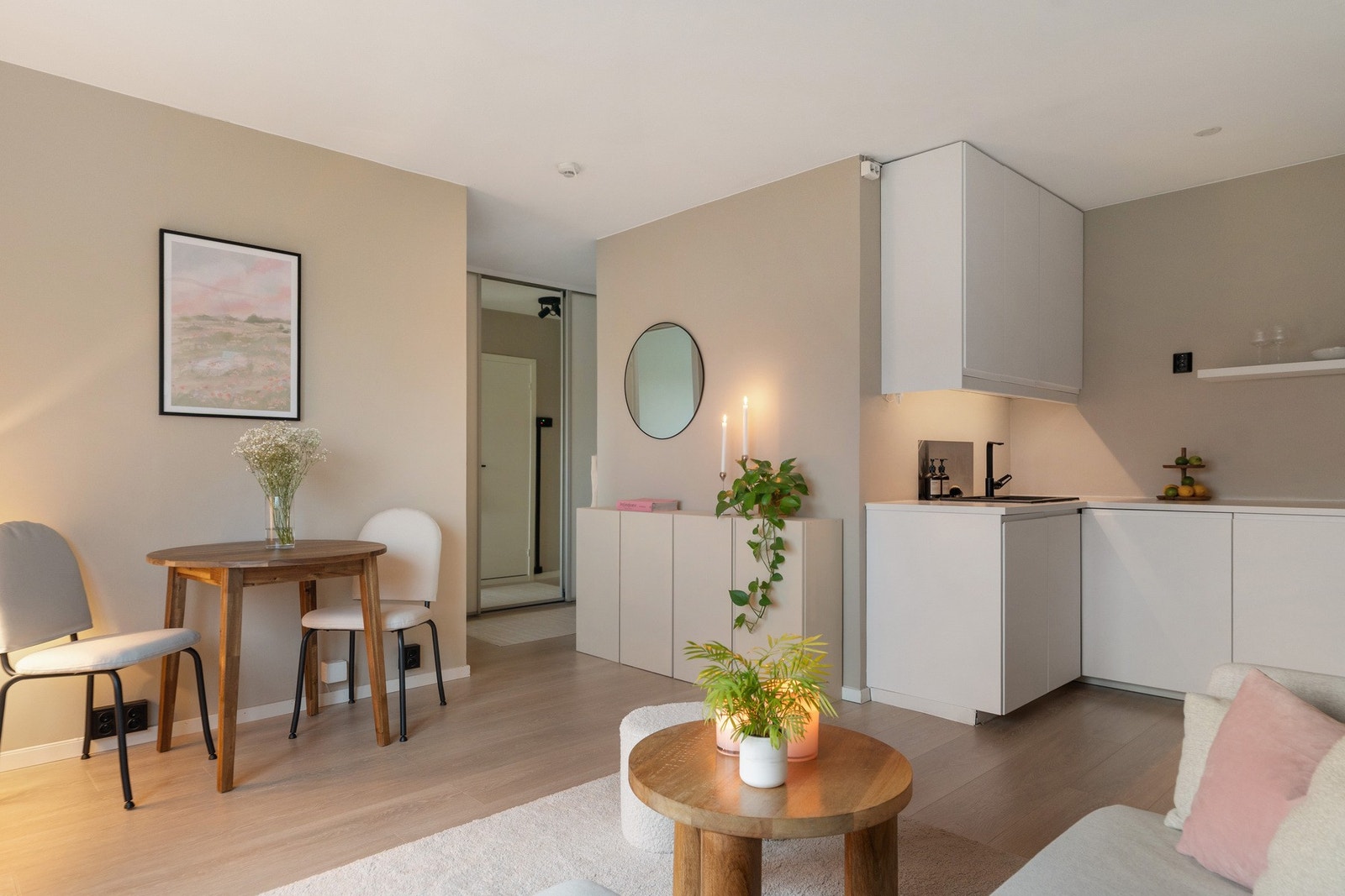 Leiligheten har en moderne og pen framtoning som er meget godt vedlikeholdt. Galleribilde