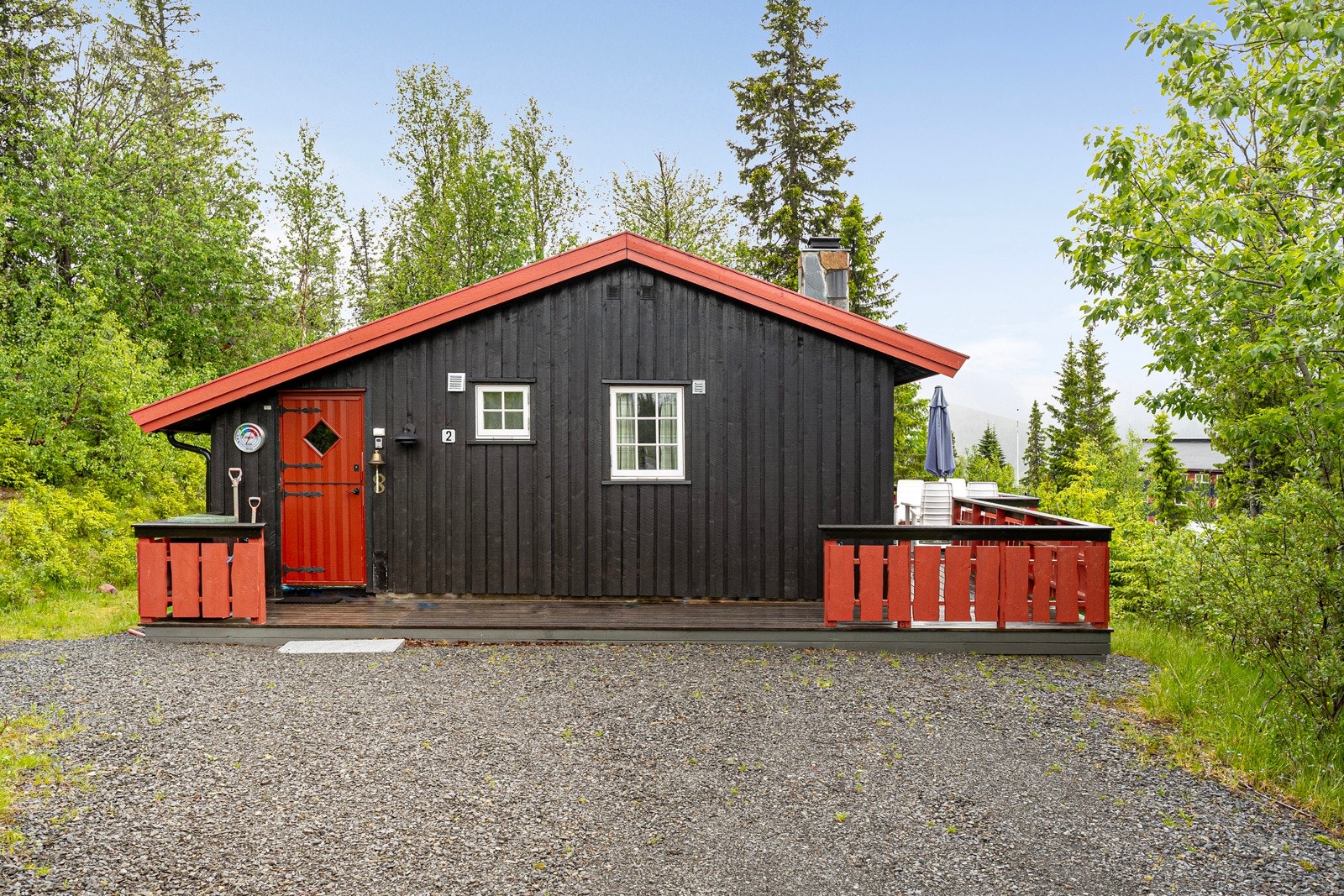 Denne hytta ligger i det praktfulle Synnfjellområdet. Dette er et veletablert hytteområde med mange fasiliteter og aktiviteter i nærområdet, uten at det er mye støy og mas. Galleribilde