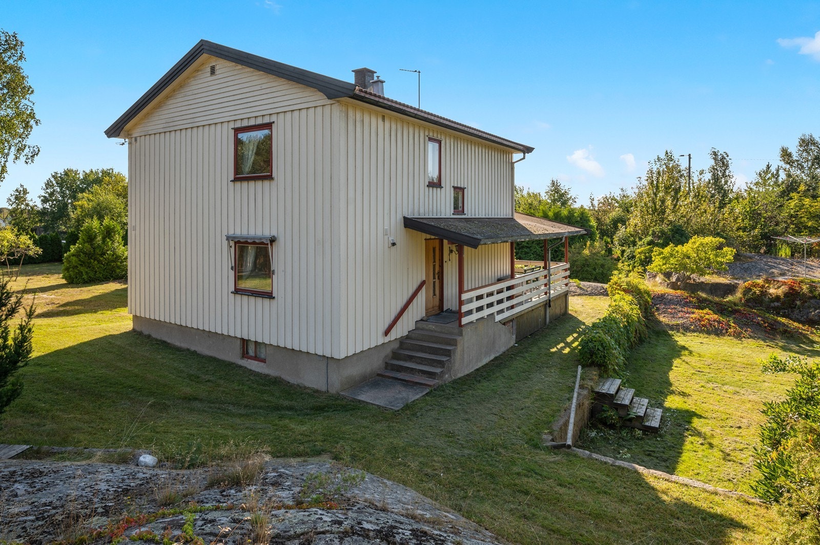 Fasade med stående trekledning Galleribilde