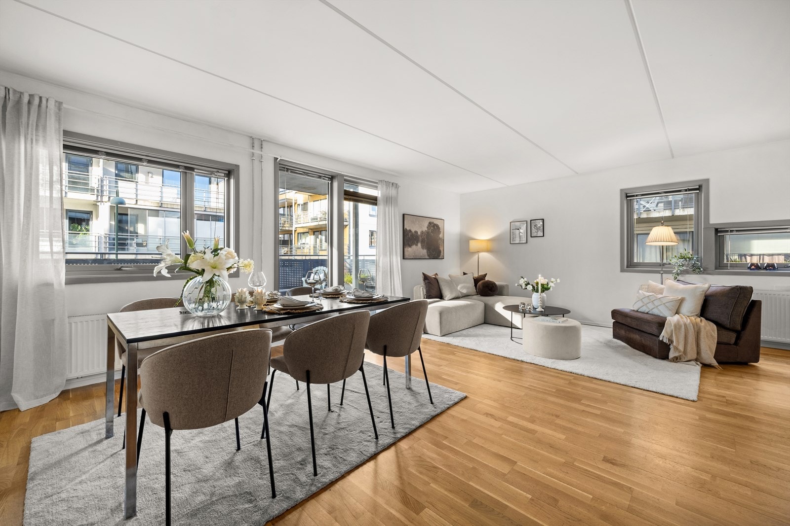 Dette er en flott 3-roms leilighet med store uteområder i høy 1. etasje Galleribilde