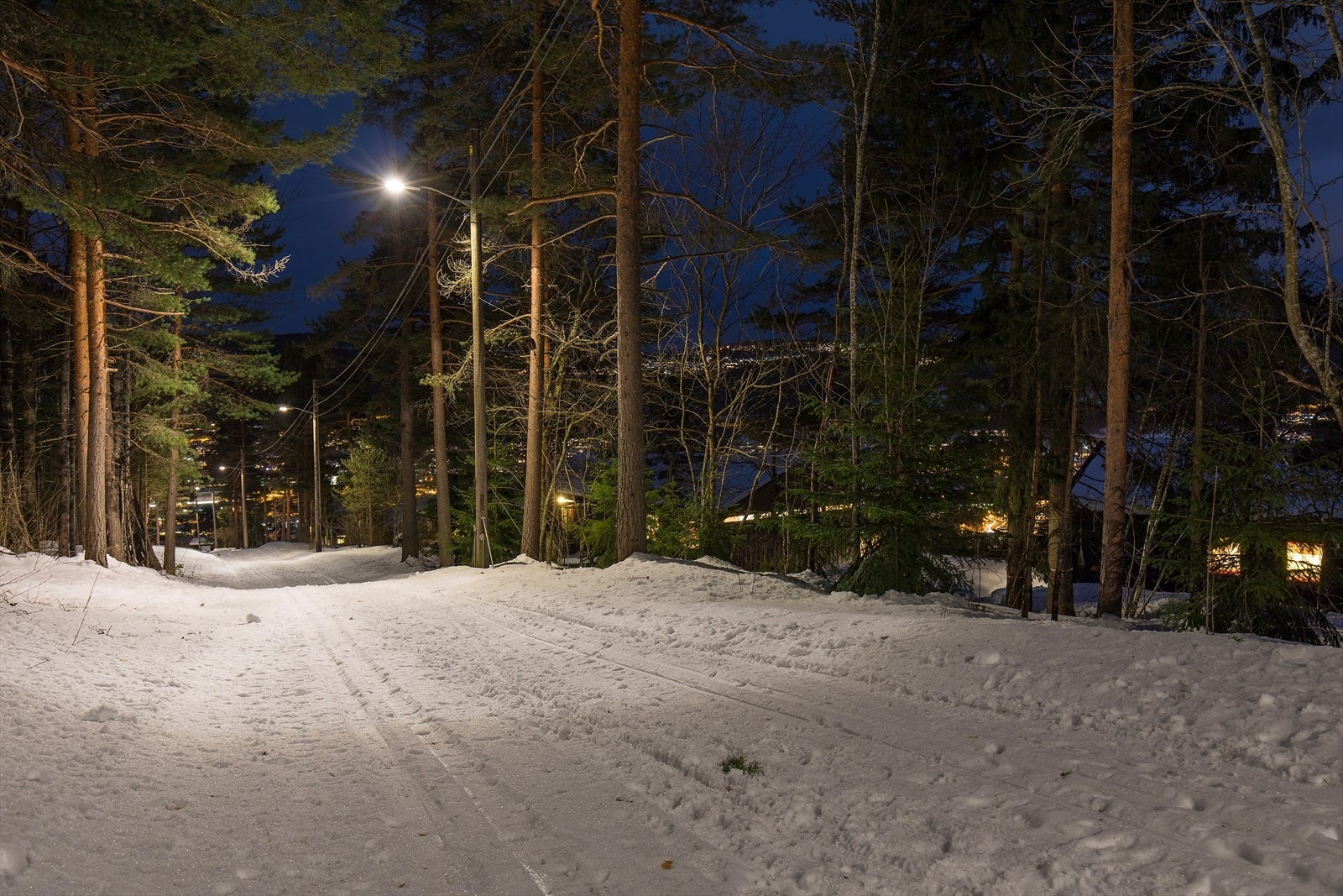 Her er det lysløype og skispor vinterstid Galleribilde