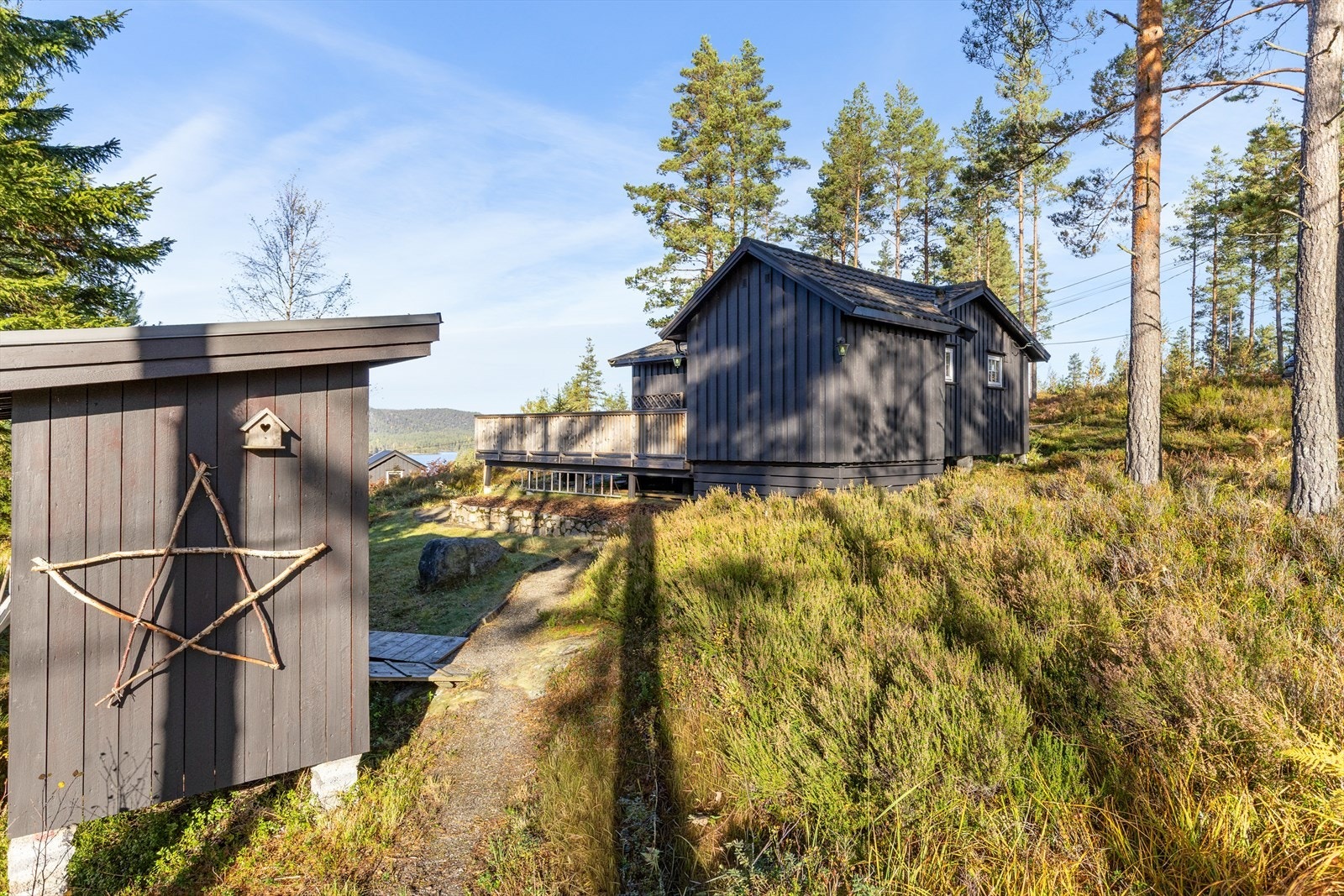 Hyggelige uteområder rundt hytta Galleribilde