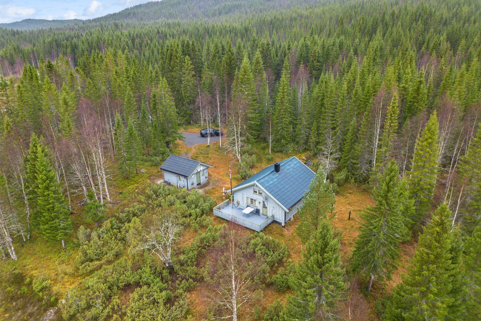 Beliggende i et vakkert og rolig område, med nærhet til fantastisk natur, turmuligheter og ferskvann. Galleribilde