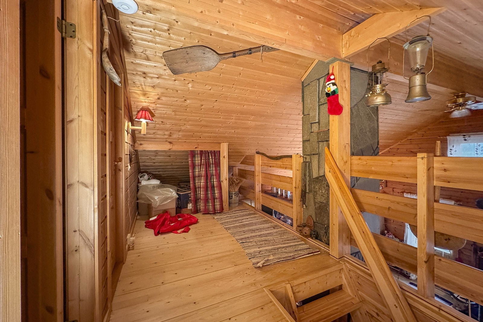 Hemsen er innredet med åpent areal, soverom og bod Galleribilde