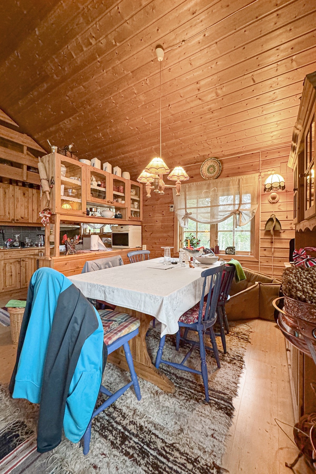 God plass til spisebord i tilknytning til kjøkkenet Galleribilde