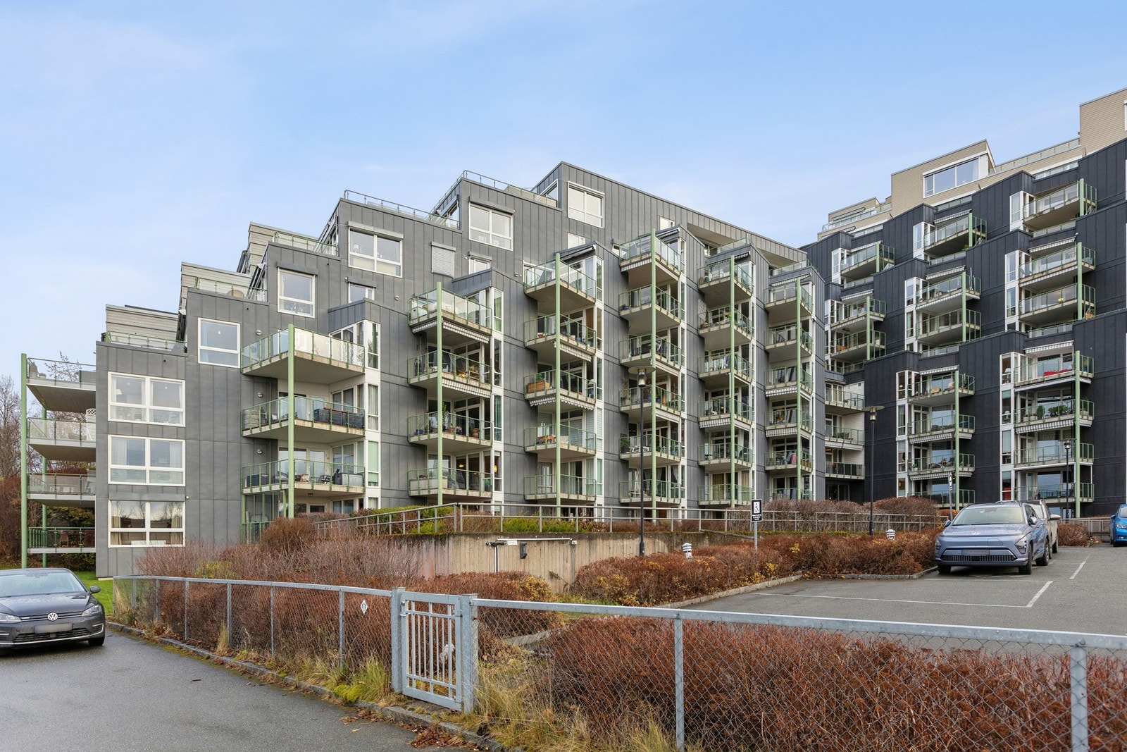 Boligen ligger meget fint! Sameiet har et meget ryddig og pent uteområde. Galleribilde