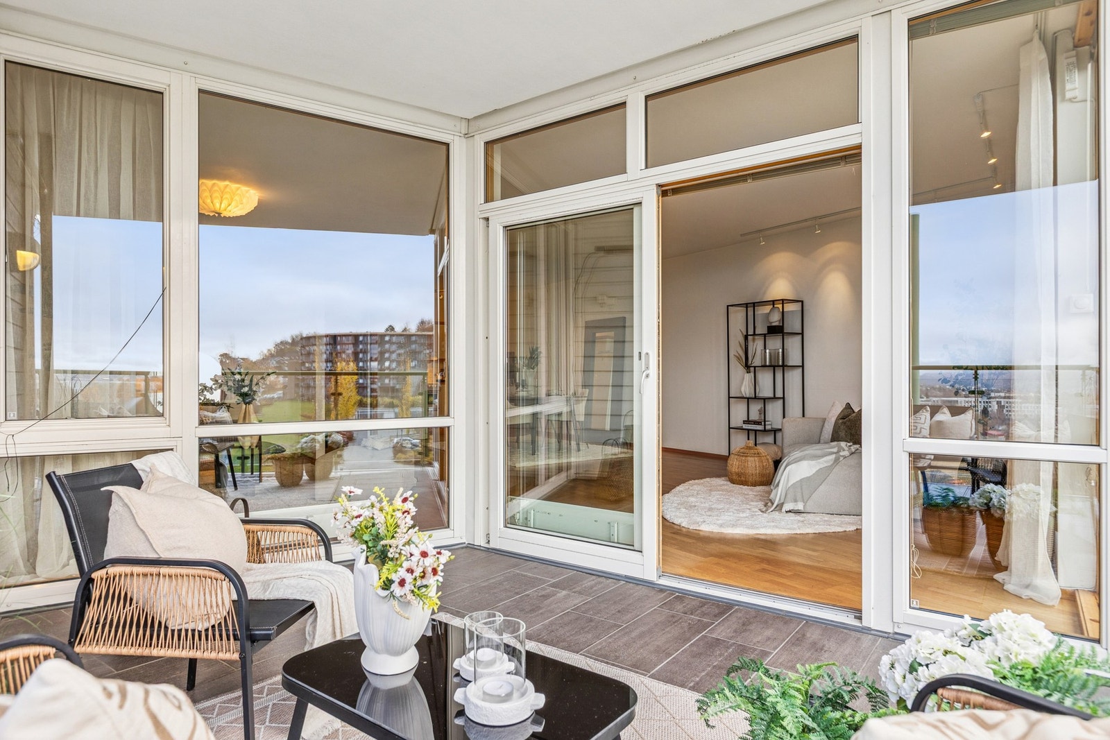 Balkongen oppleves som usjenerende og har lite innsyn. Galleribilde