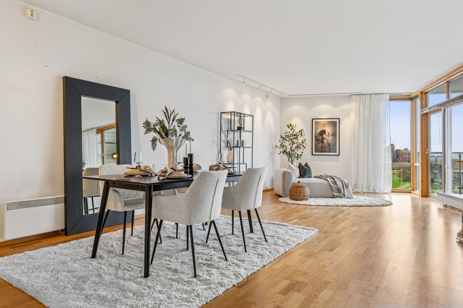 Den gode plassen i stuen gjør det enkelt å innrede og møblere etter eget ønske og behov. Galleribilde