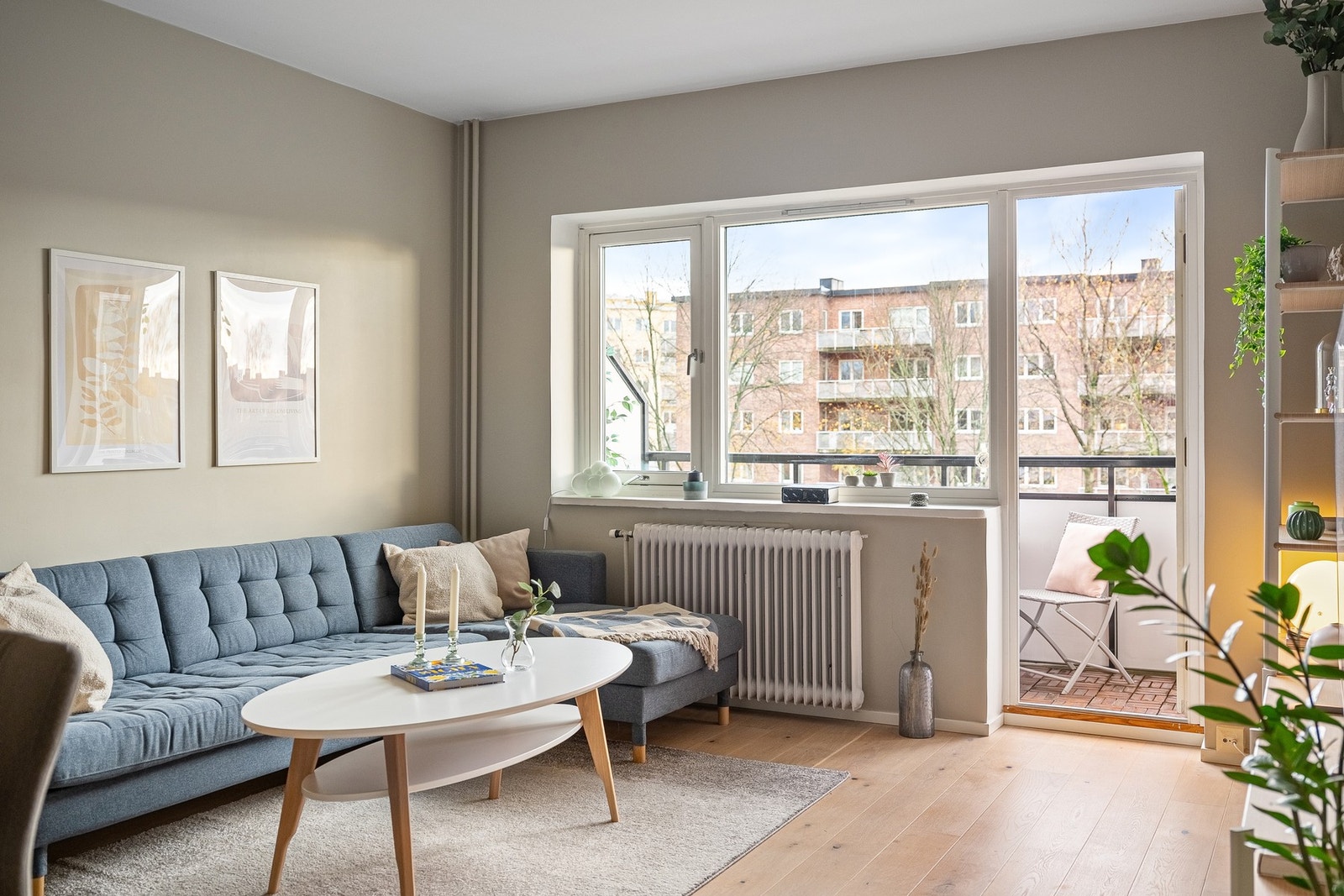 Leter du etter et hjem som føles lyst, luftig og innbydende fra første steg inn døren? Da vil Schouterrassen 19 garantert falle i smak.
Foto: Luma Foto AS (Einar Horsberg) Galleribilde