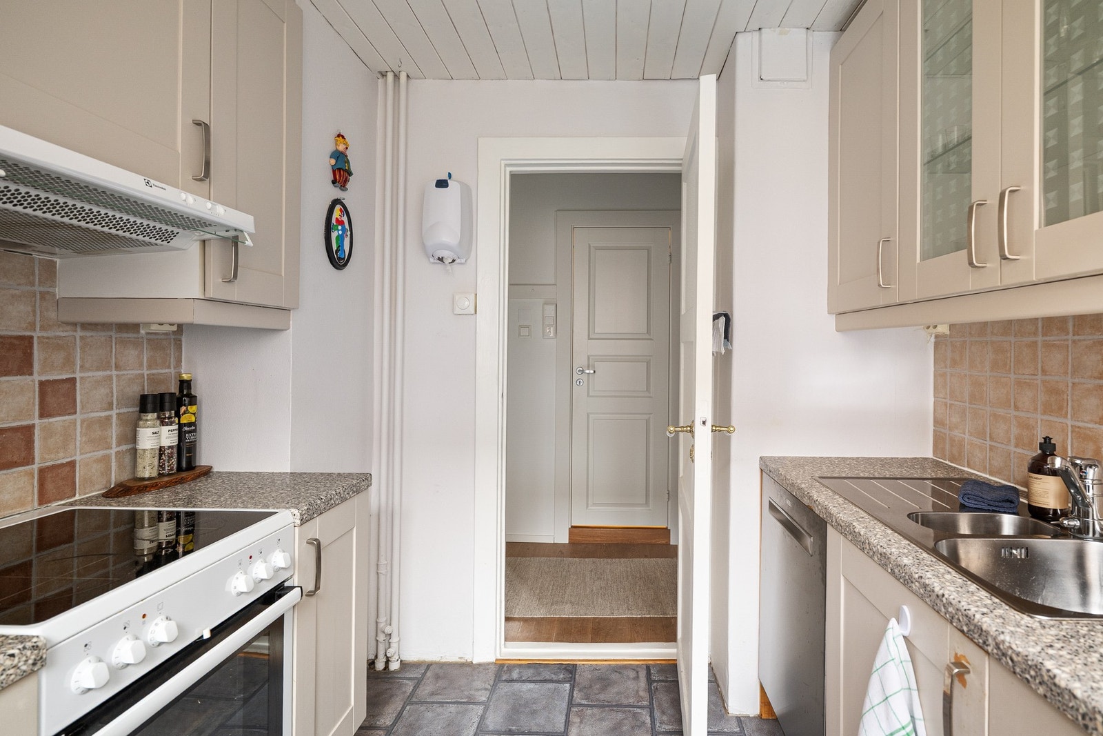 Alle hvitevarer på kjøkkenet medfølger i handelen. Galleribilde