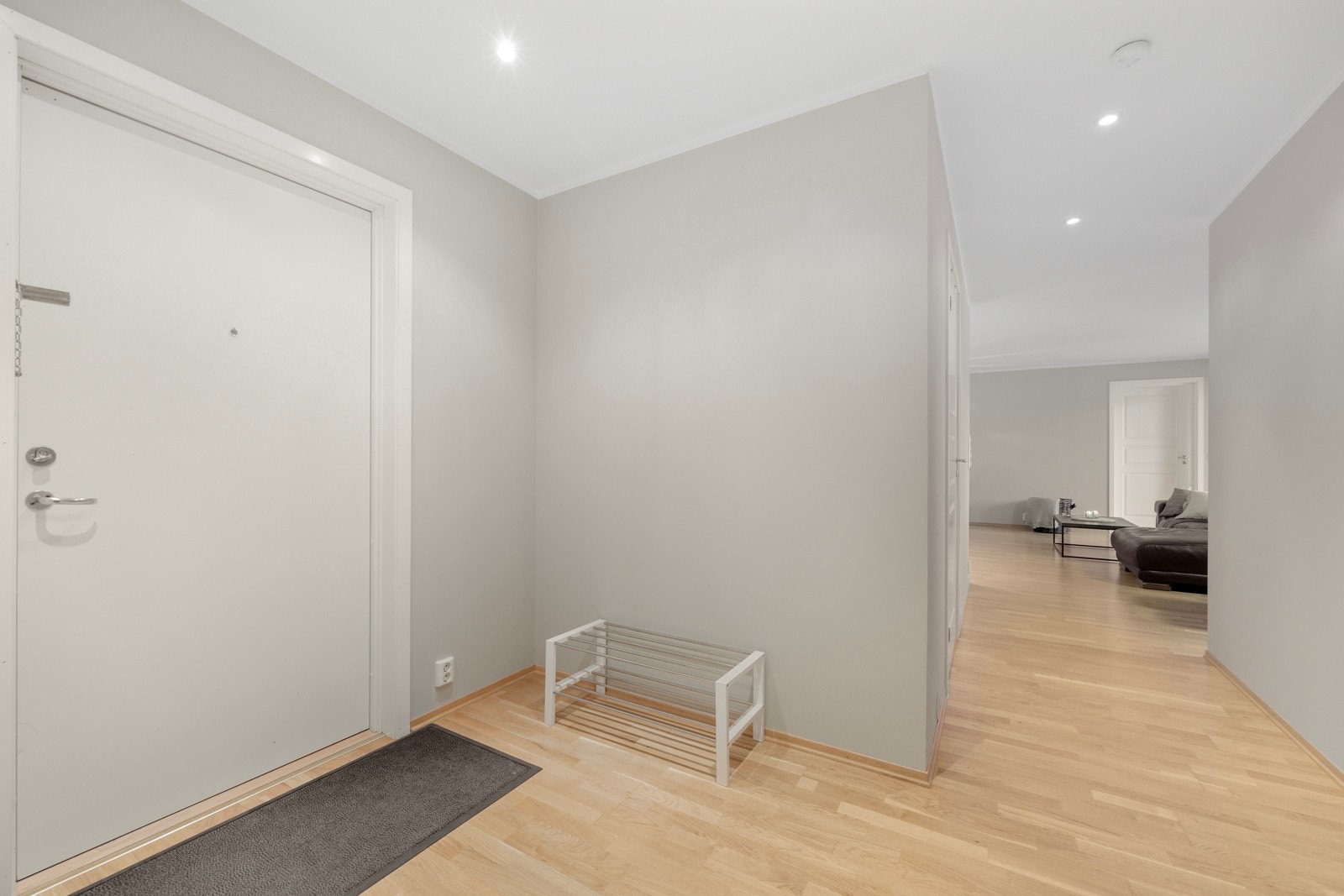 Entré med god plass for sko og yttertøy Galleribilde