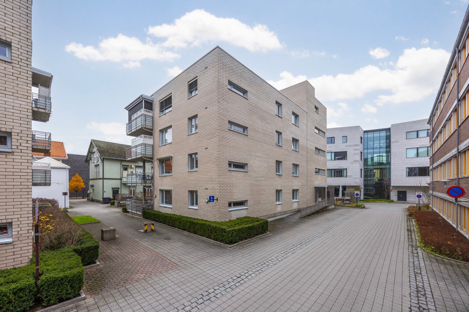 Attraktiv leilighet beliggende i 4. etasje i moderne leilighetsbygg med heis. Galleribilde