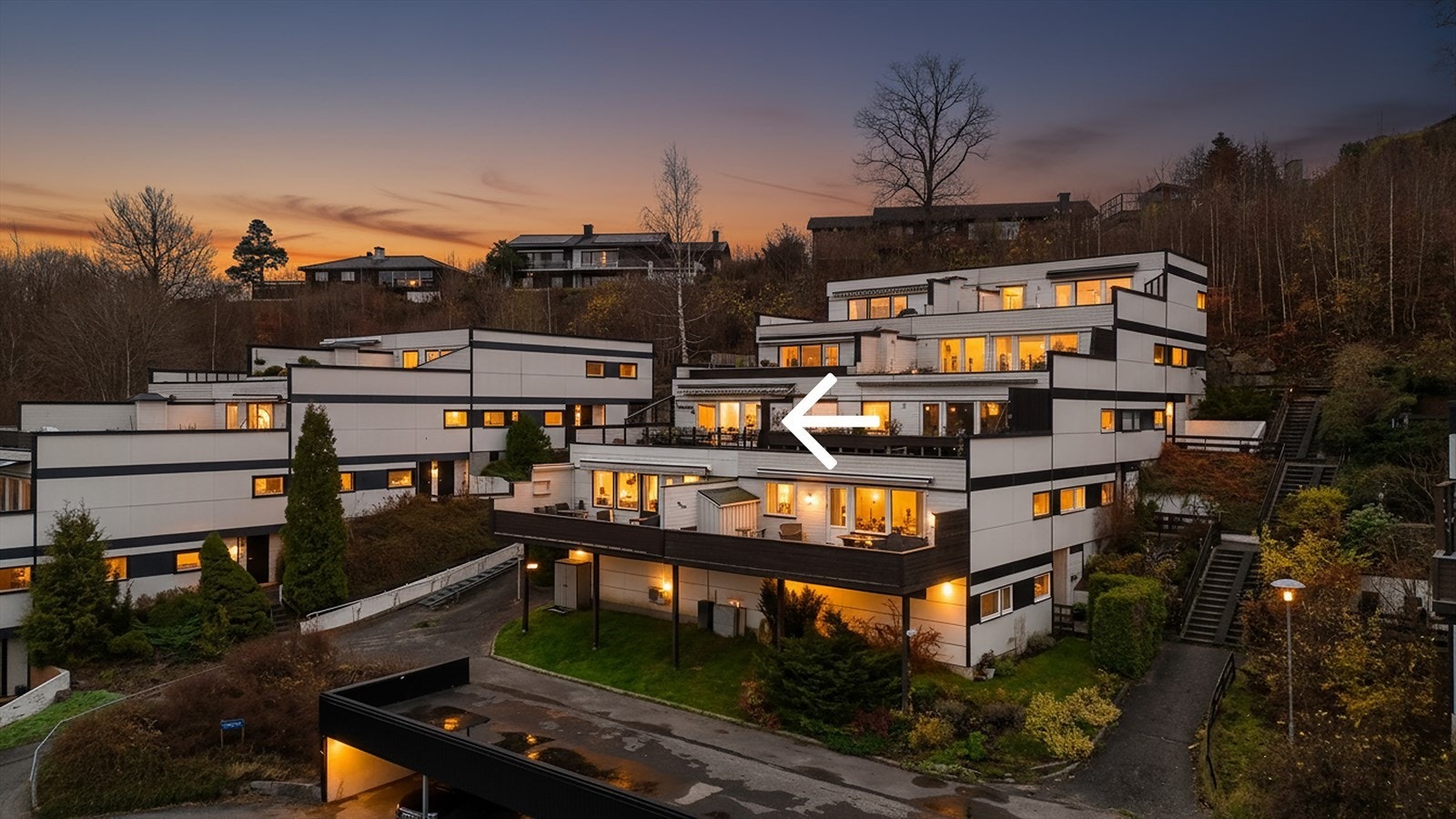 Leiligheten ligger i populære Borgelia - et godt drevet sameie med hyggelig bomiljø. Det er nydelige sol- og utsiktsforhold fra stor vestvendt terrasse - denne leiligheten må oppleves! Galleribilde