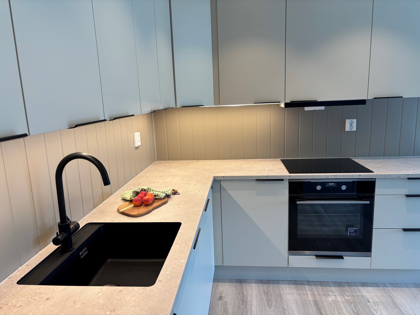 Kjøkkeninnredning kan velges i flere ulike farger uten pristillegg. Galleribilde