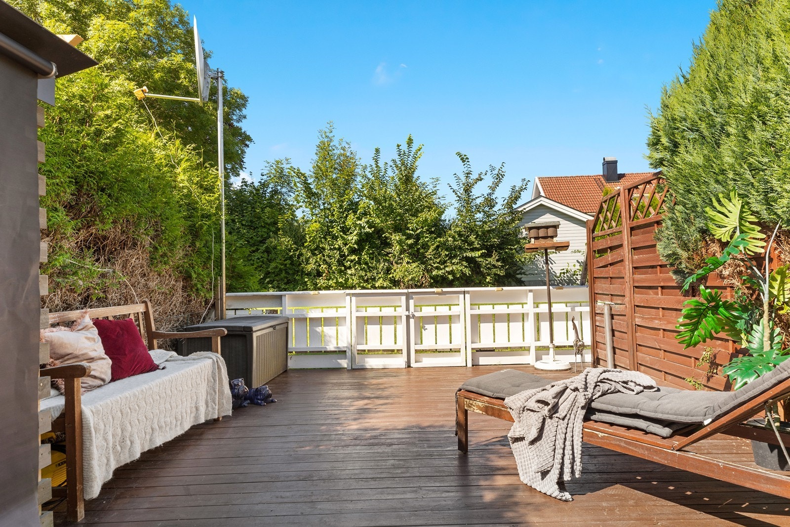 Rolig og privat uteområde, perfekt for familieliv. Galleribilde