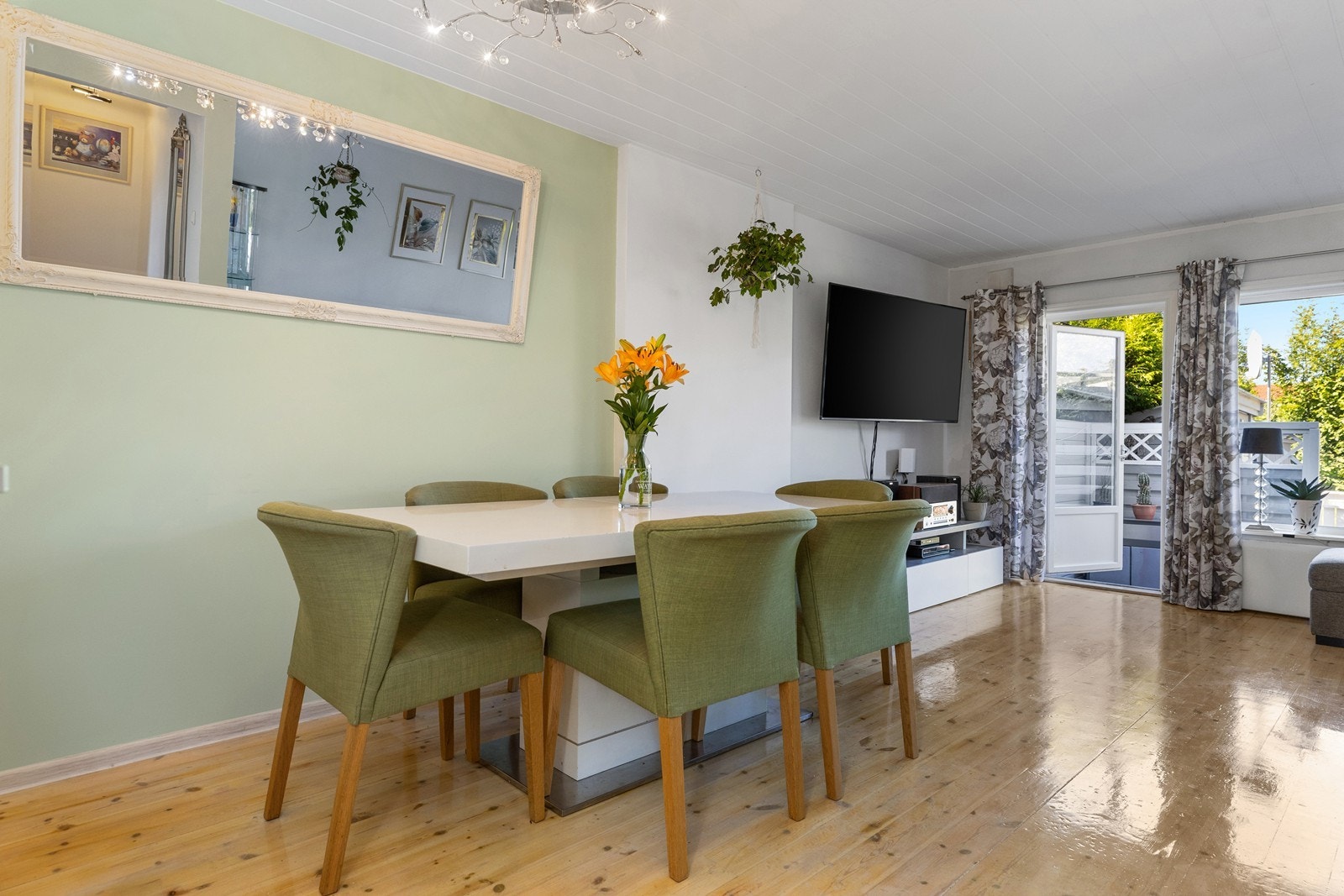 God plass til spisebord Galleribilde