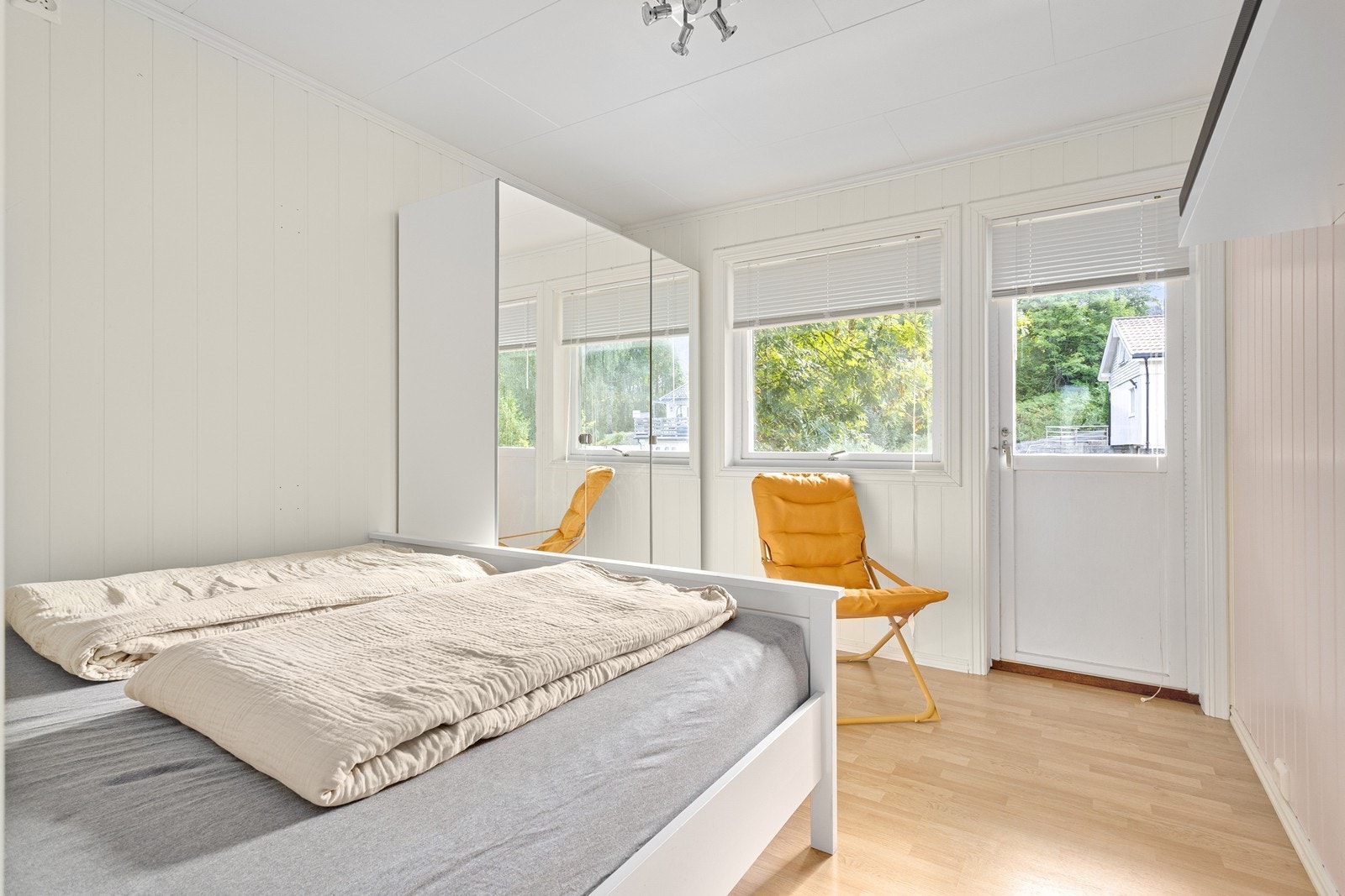 Fra soverommet er det utgang til egen luftebalkong. Galleribilde