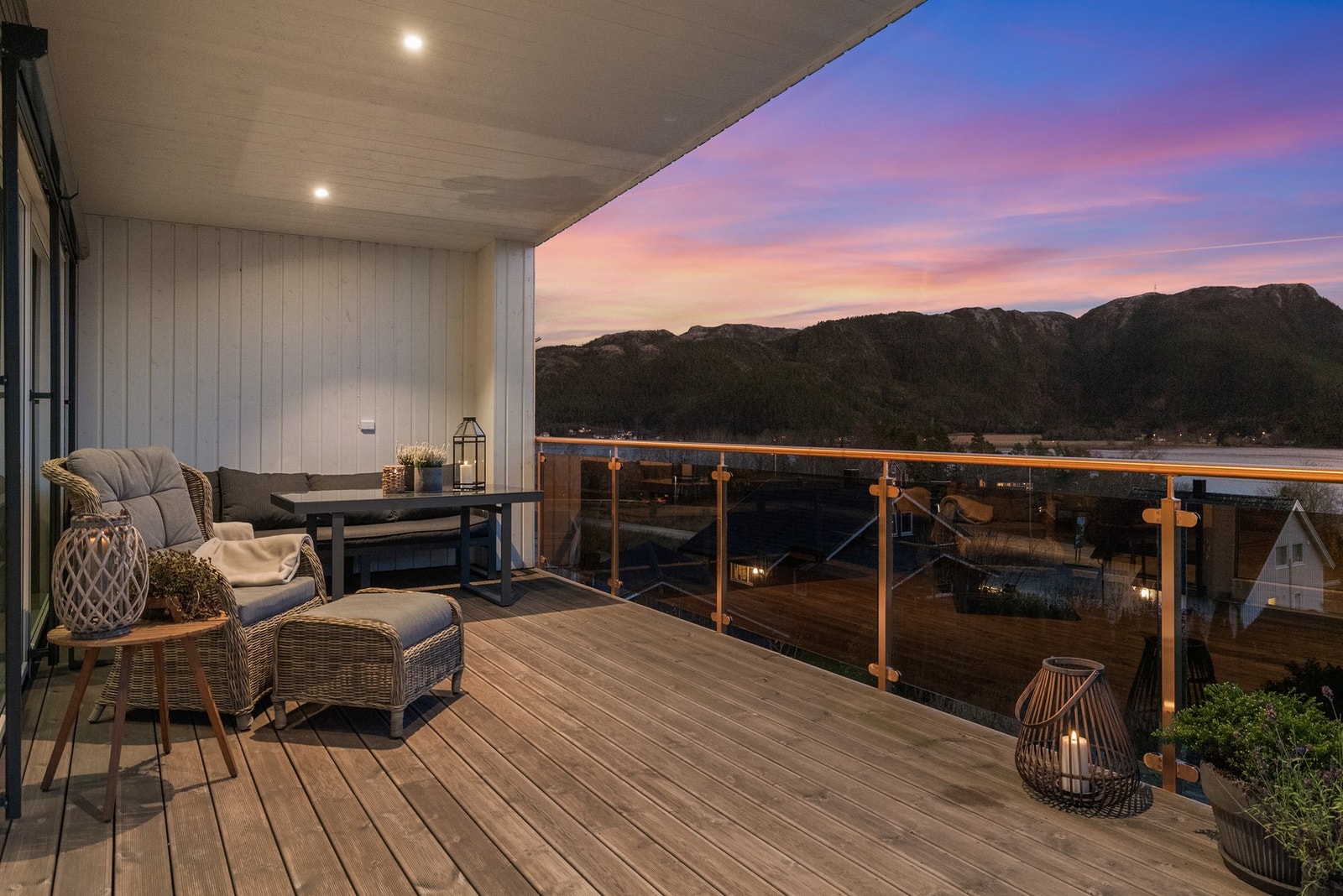 Kveldsstemning fra verandaen Galleribilde