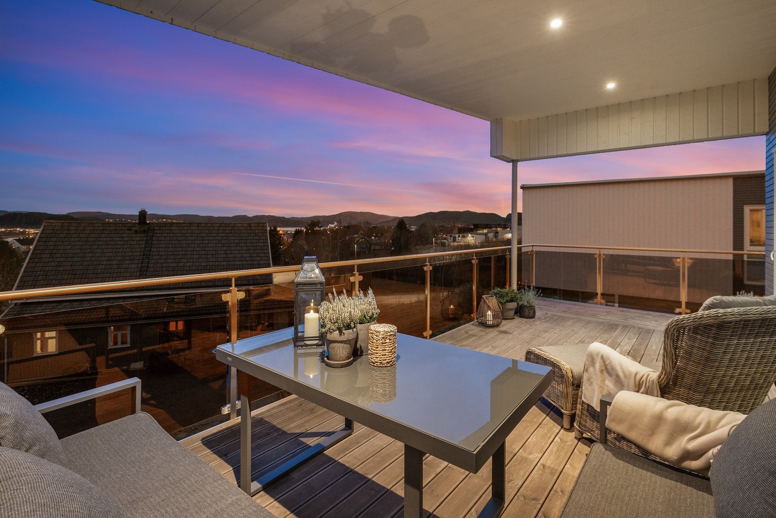 Kveldsstemning fra verandaen Galleribilde