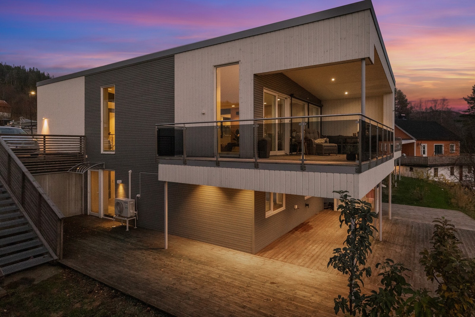 Moderne og stilren enebolig fra 2018. Gjennomgående høy standard og gjennomtenkte løsninger Galleribilde