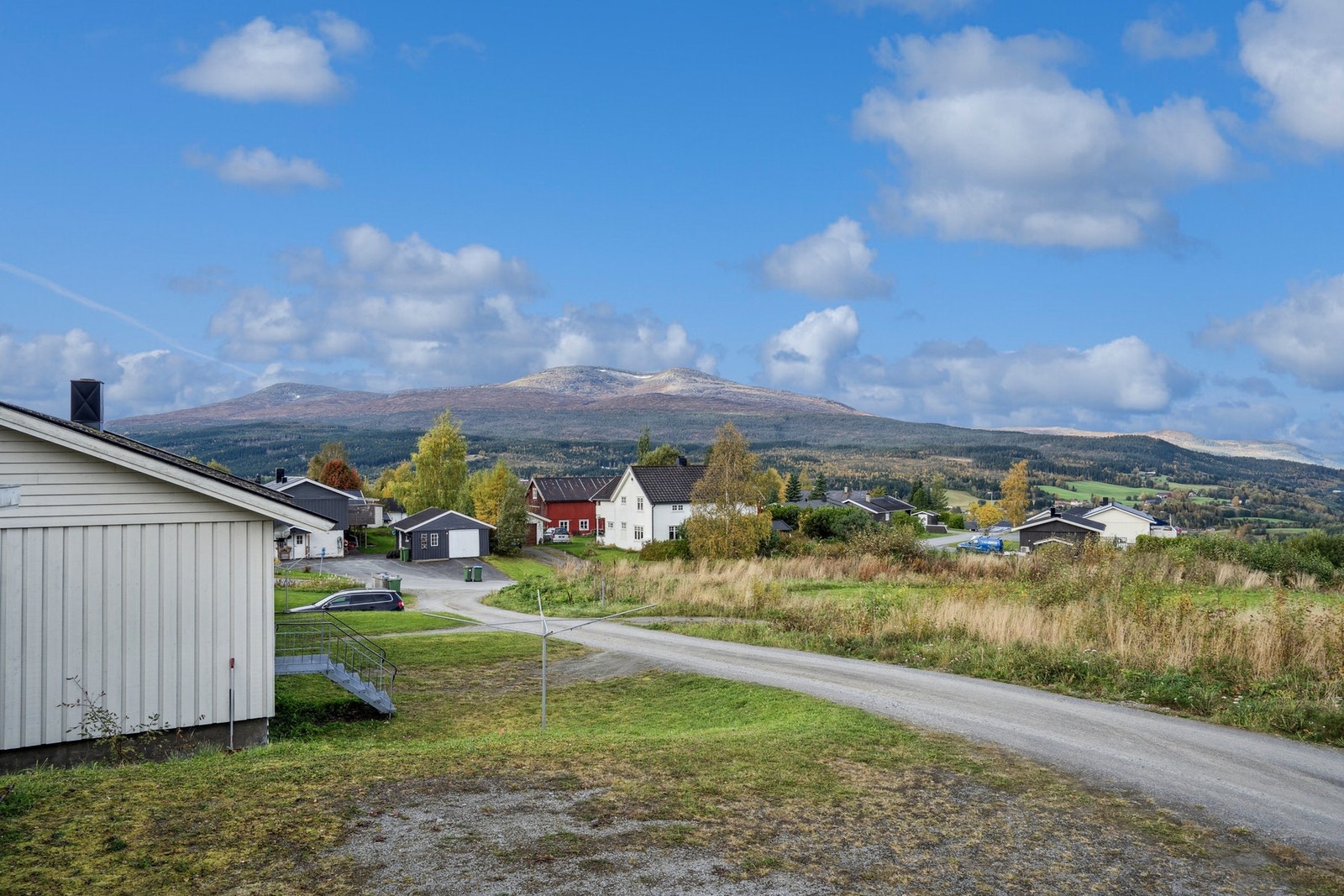 Eiendommen har en svært fin beliggenhet i Meråker, med nærhet til det meste man trenger i hverdagen Galleribilde