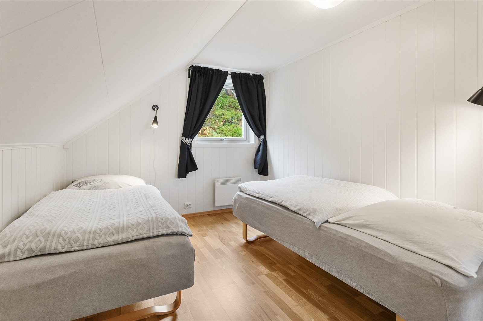 Ett av to soverom i 2. etg Galleribilde