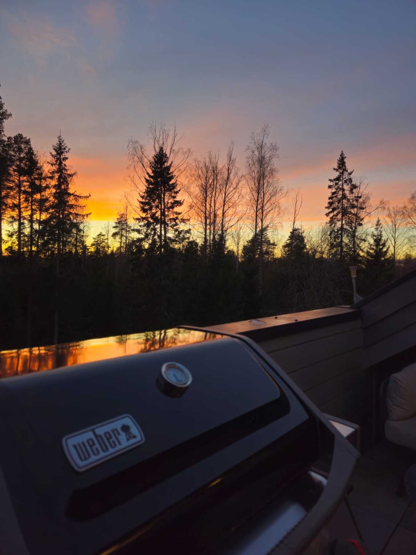 Fra balkongen har du vakker sikt over solnedgangen (bilde tatt av selger). Galleribilde