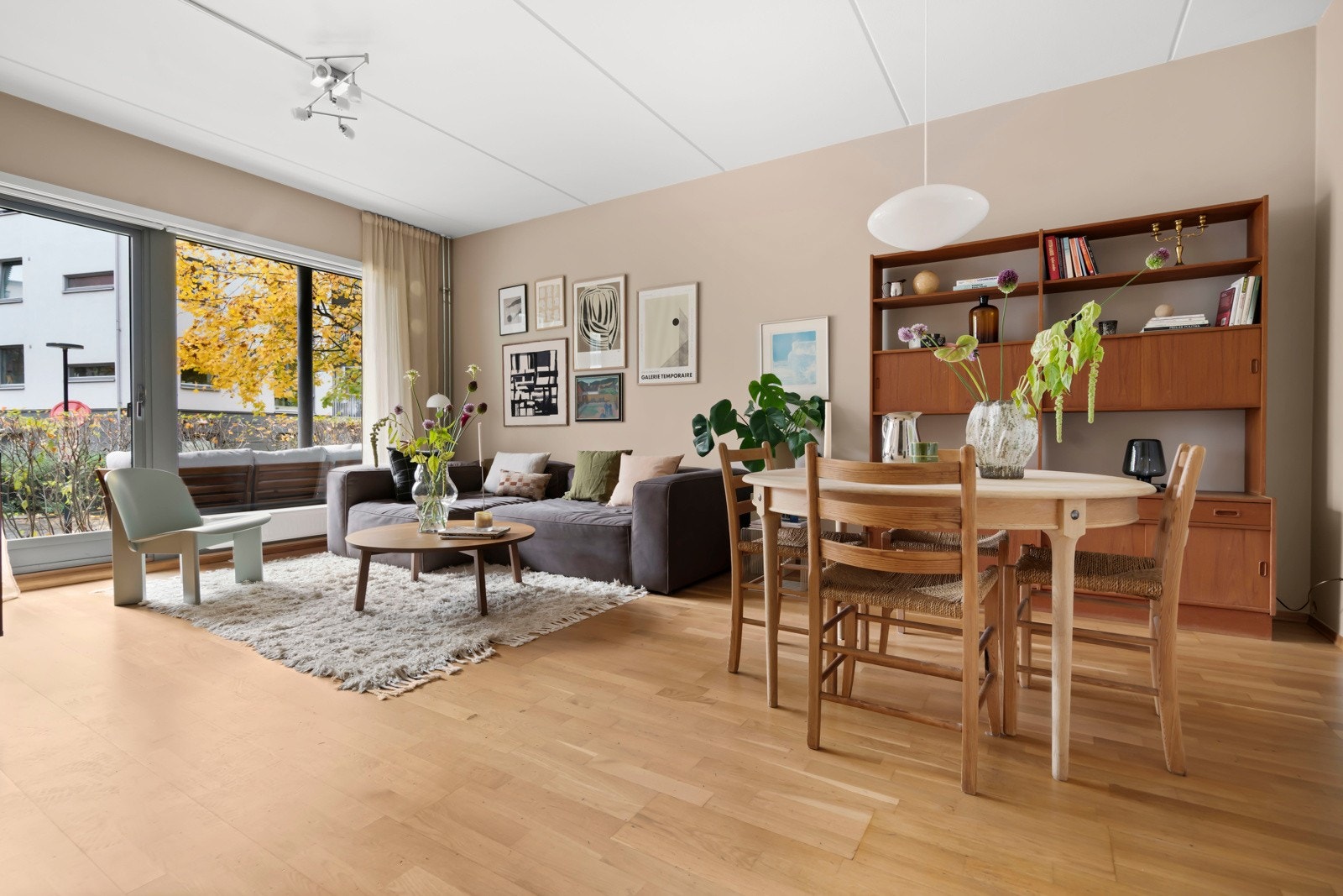 Dette er en innbydende og moderne selveier med en rekke ettertraktede kvaliteter, like ved Kiellands plass og Iladalen Galleribilde