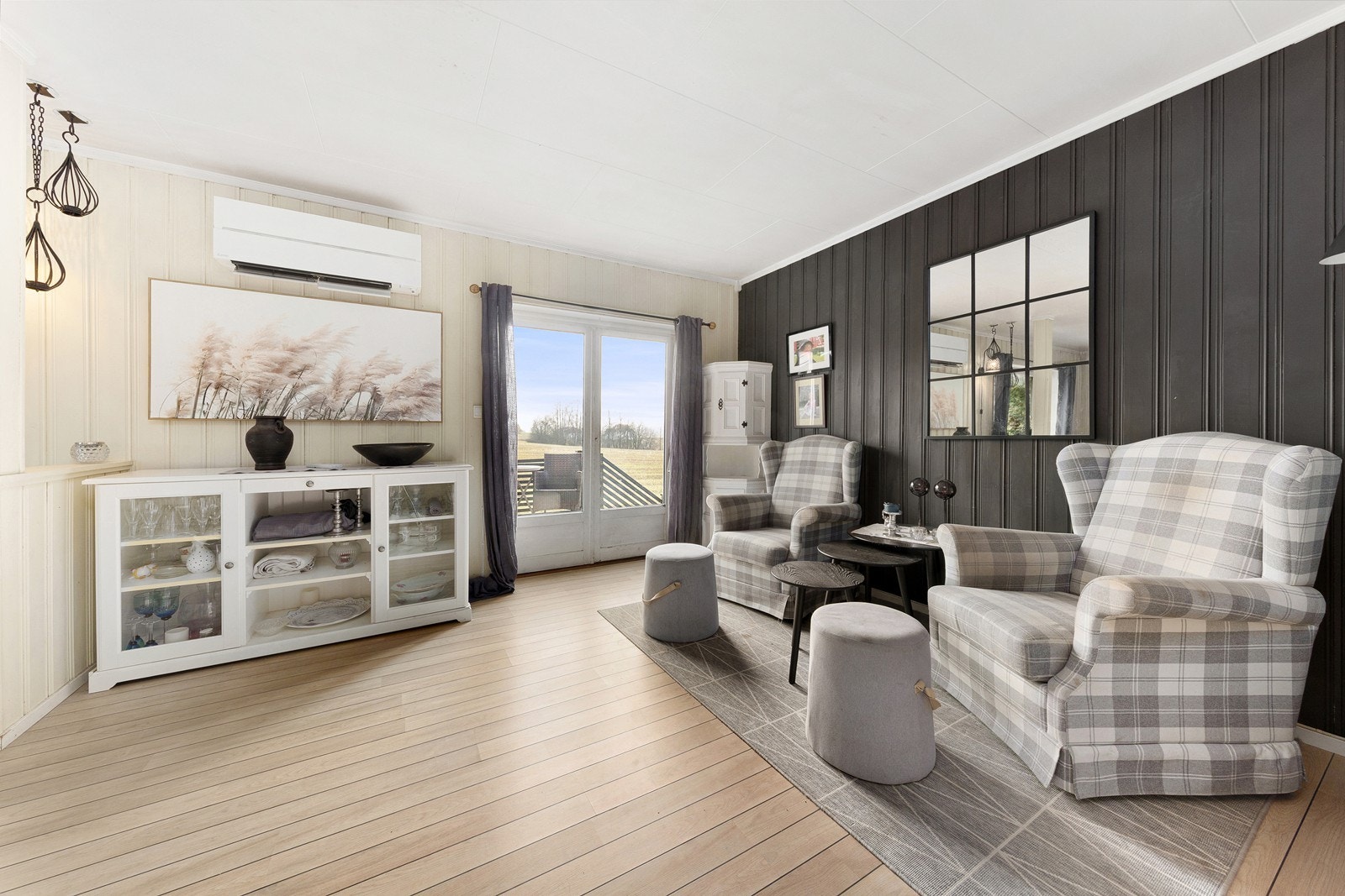 Fra stuen er det direkte adkomst til en romslig terrasse. Galleribilde