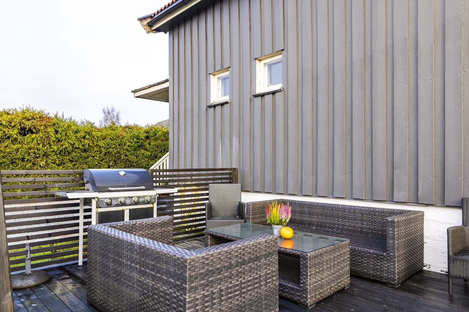 Her er det plass til utemøbler og grill, perfekt for sosiale sammenkomster. Galleribilde