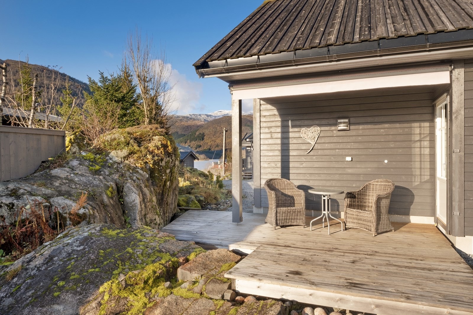 Terrasse med takoverbygg Galleribilde