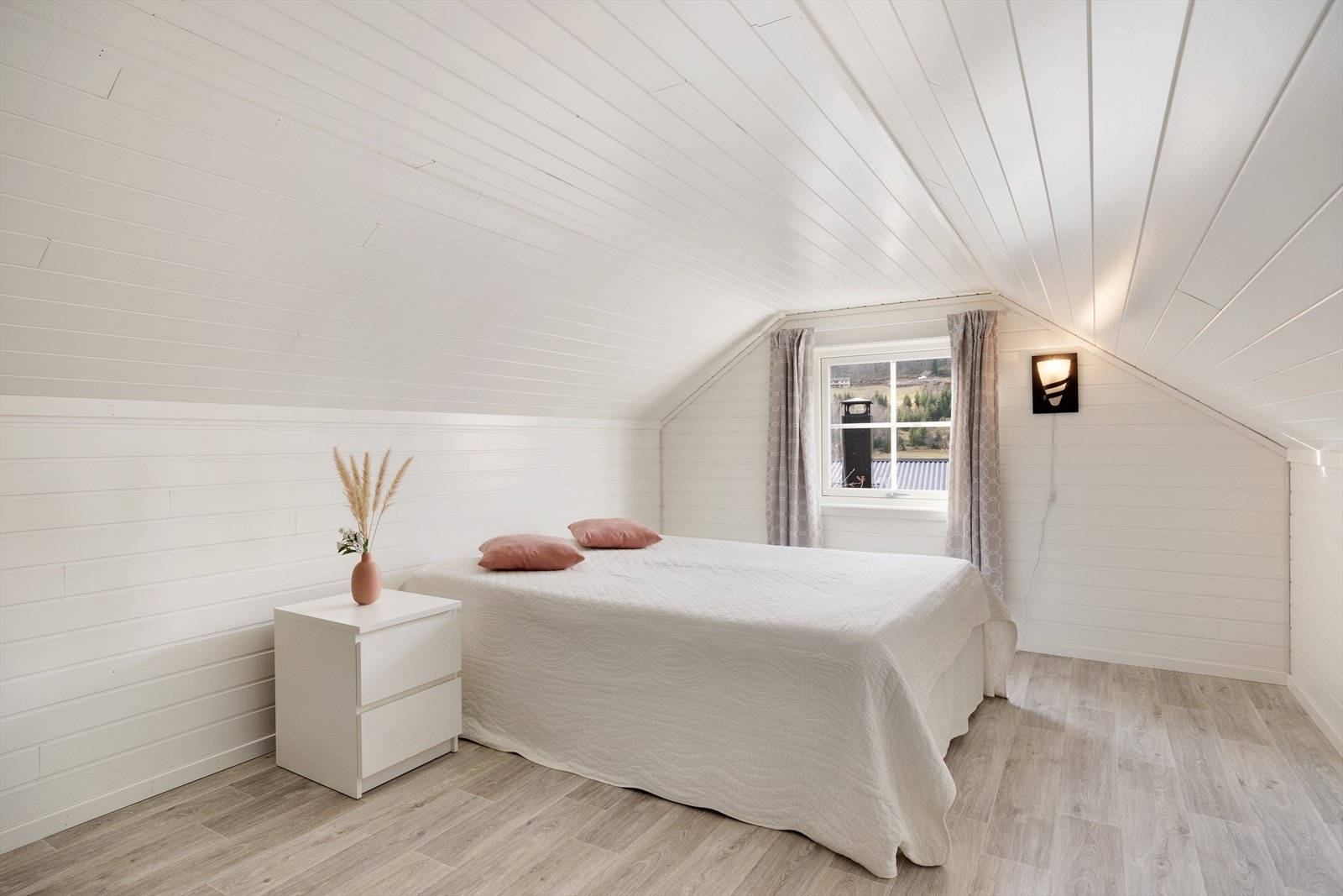 Hemsen inneheld 2 lyse og romslege soverom. Galleribilde