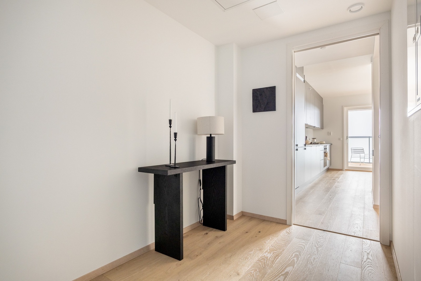 Her er du også i umiddelbar nærhet til skole, idrettsanlegg og barnehager. Galleribilde