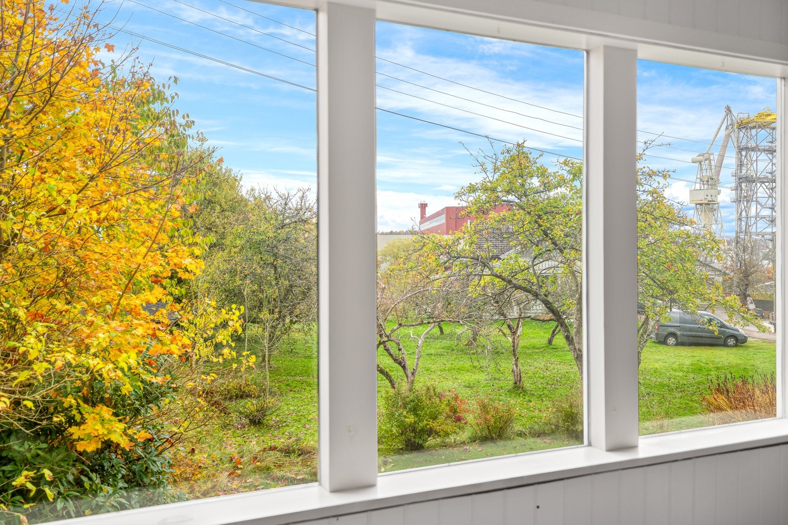 Utsikt mot hagen fra stuen Galleribilde